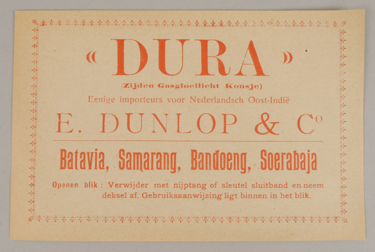 Flyer met reclame voor gloeikousjes van het merk Dura