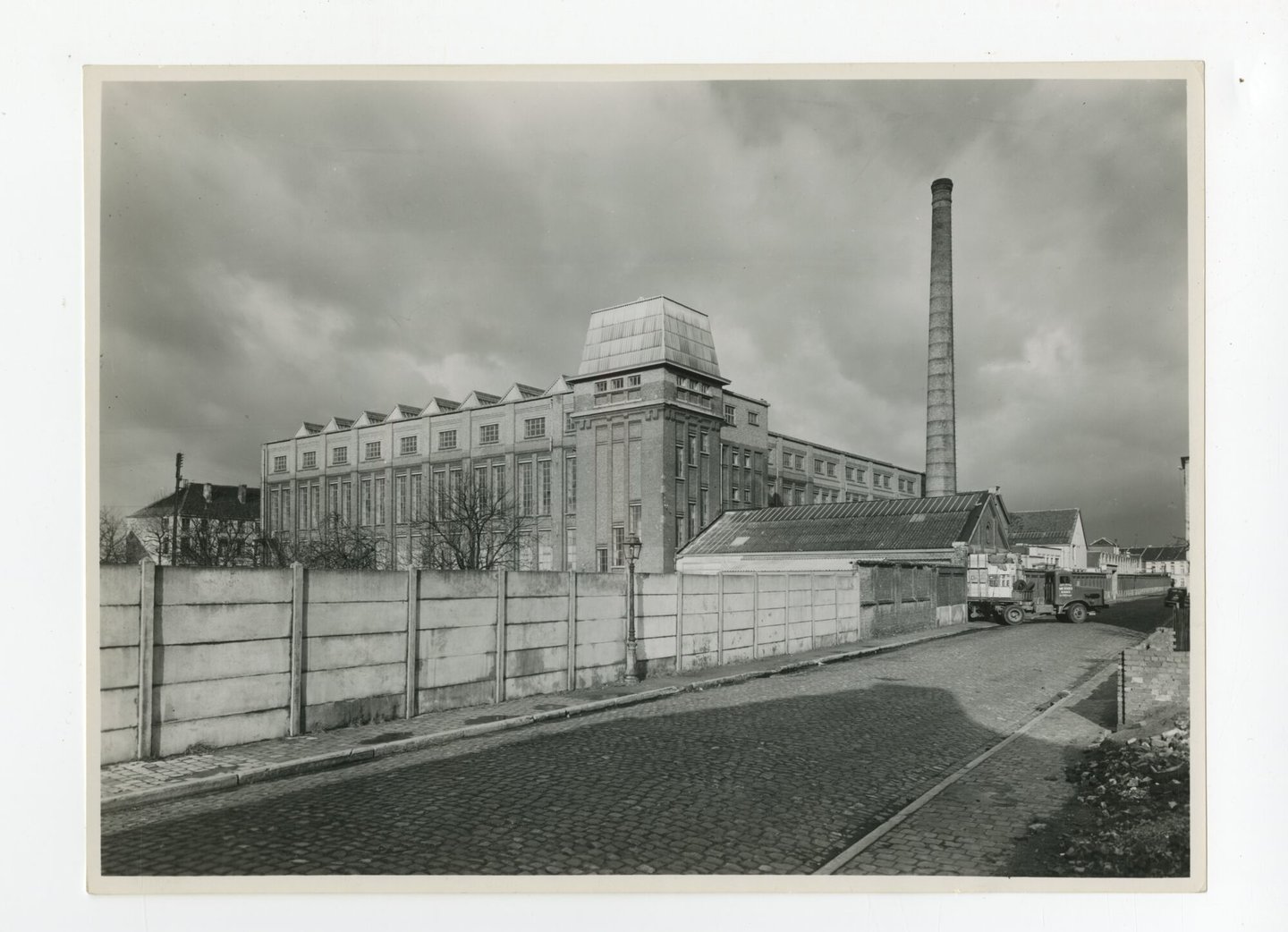 Buitenzicht van textielfabriek UCO Rooigem in Gent