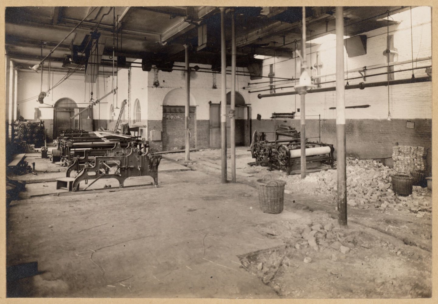 Binnenzicht van textielfabriek Usines Cotonnières Gand-Zele-Tubize in Gent