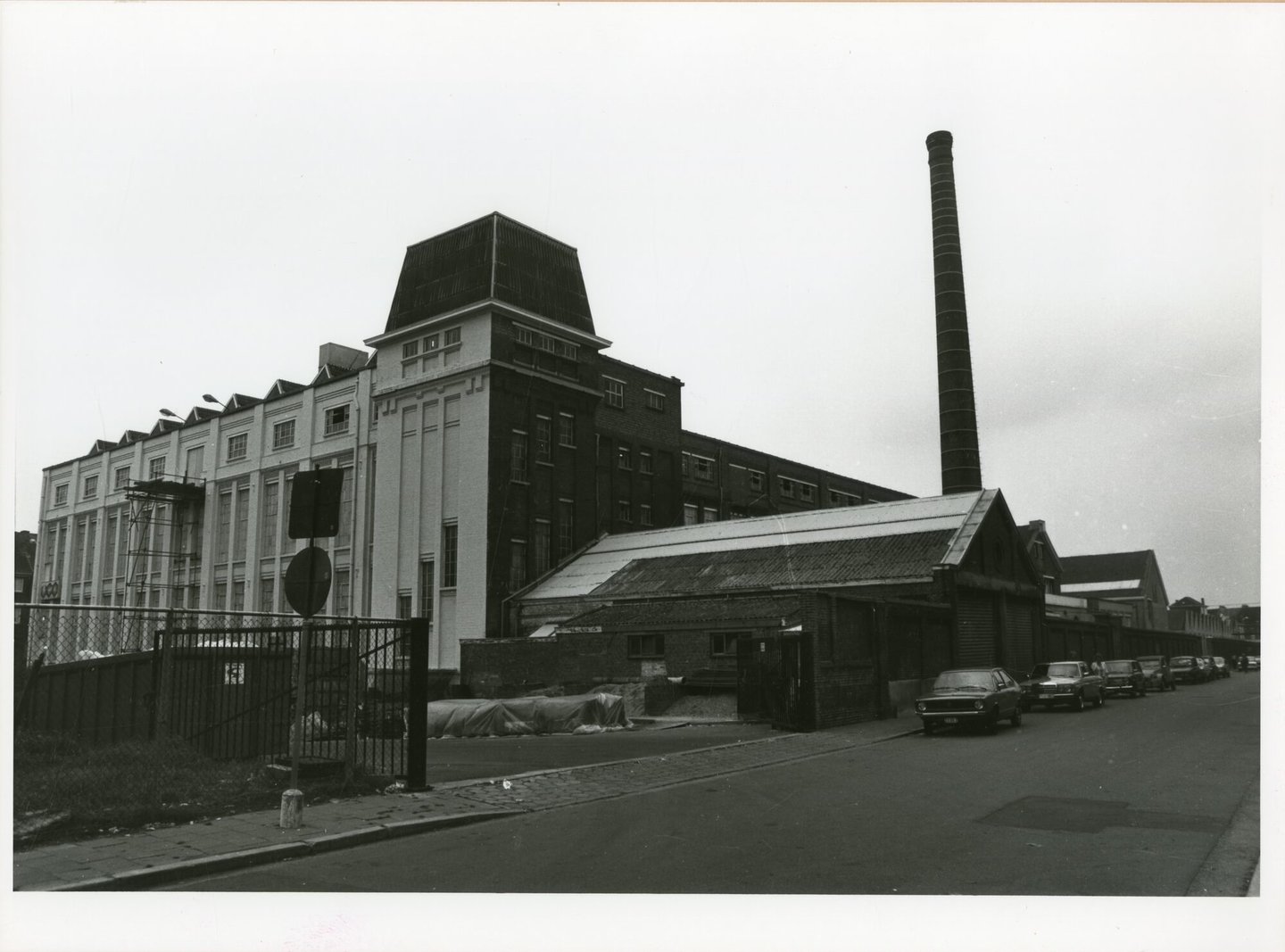 Buitenzicht van textielfabriek UCO Rooigem in Gent