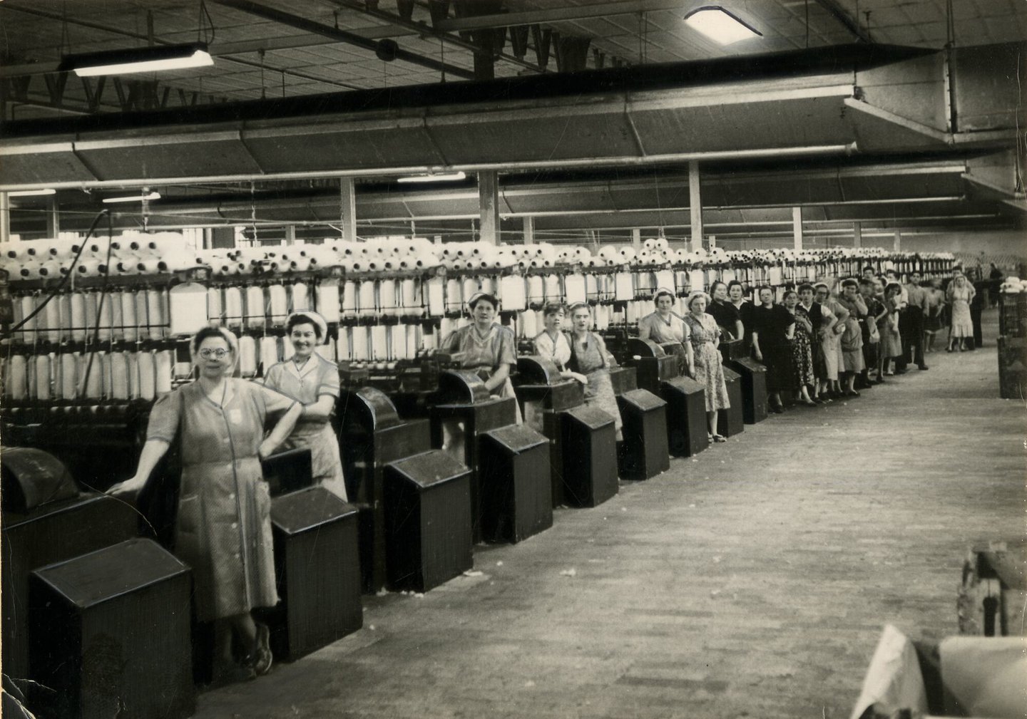 Binnenzicht van spinnerij textielfabriek Usines Cotonnières de Belgique in Gent