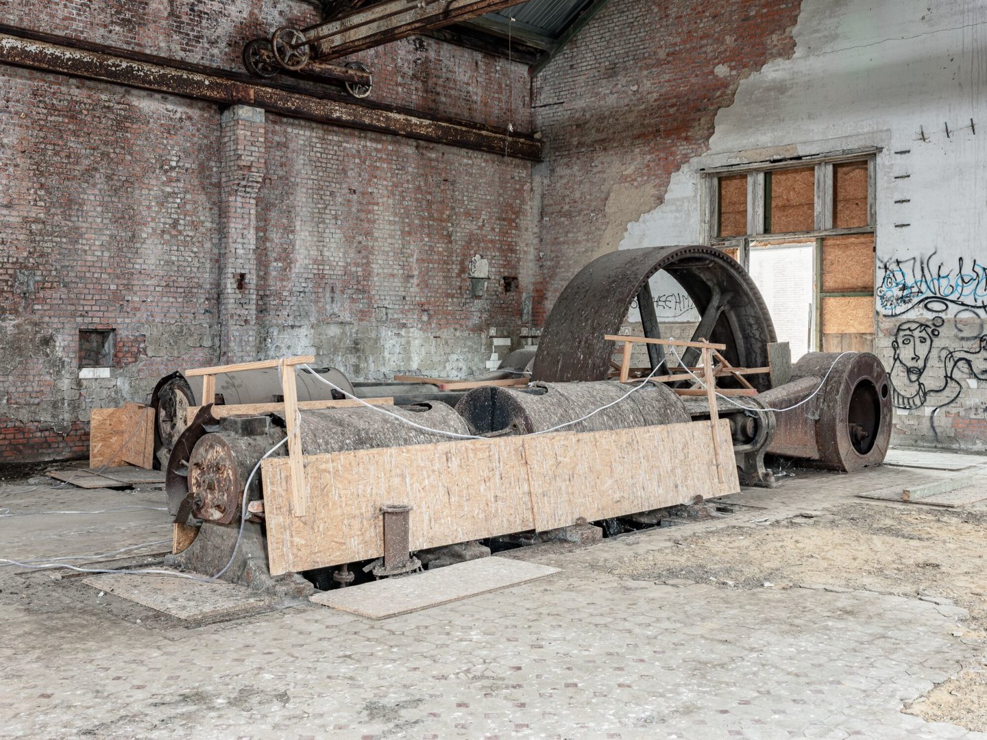 Binnenzicht van machinezaal textielfabriek Alsberge-Van Oost in Gent