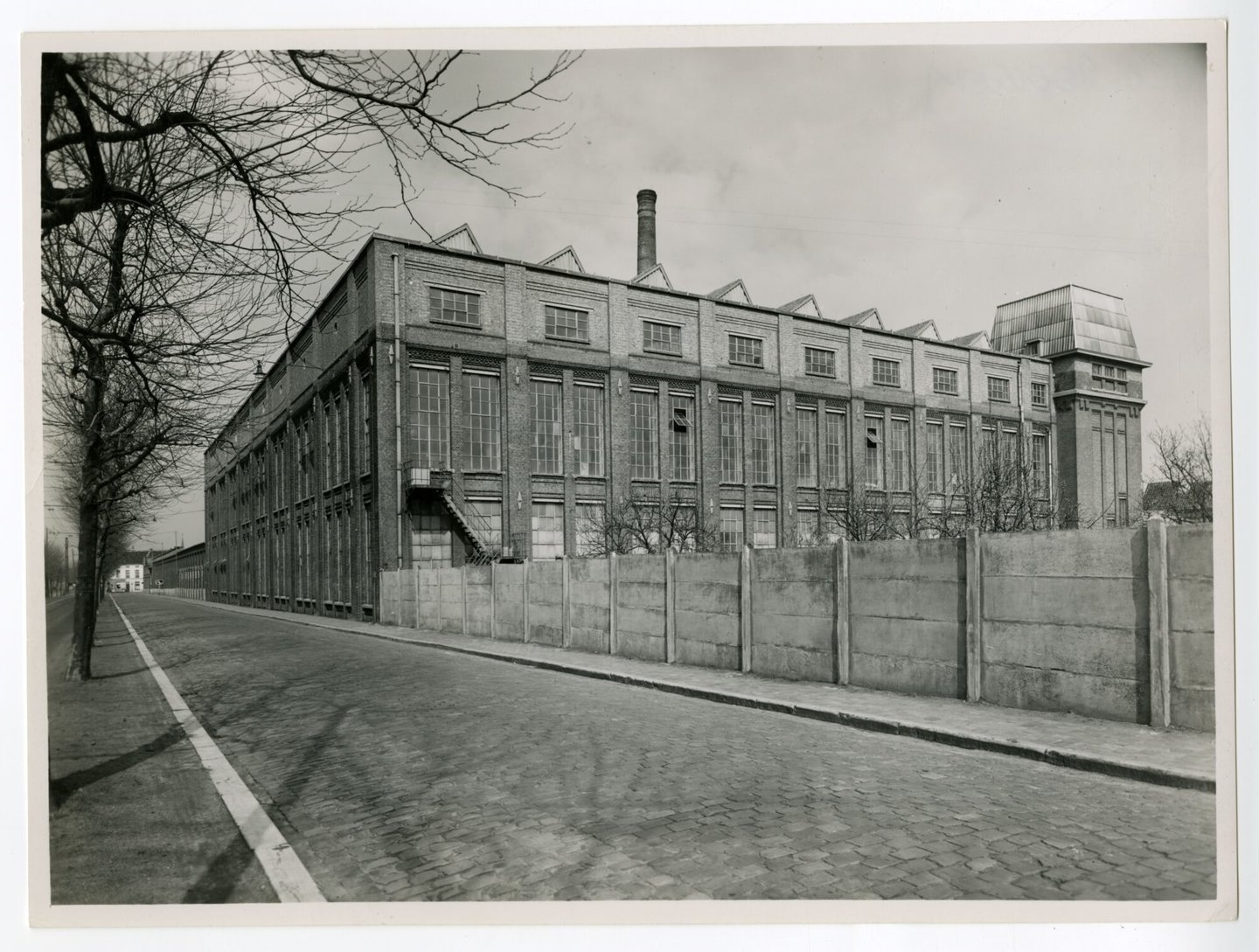 Buitenzicht van textielfabriek UCO Rooigem in Gent