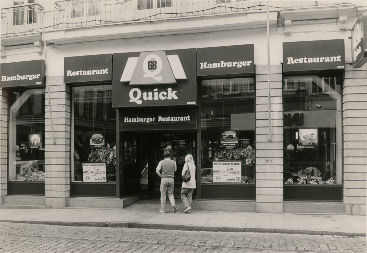 Gevel van hamburgerrestaurant Quick-GB in Gent