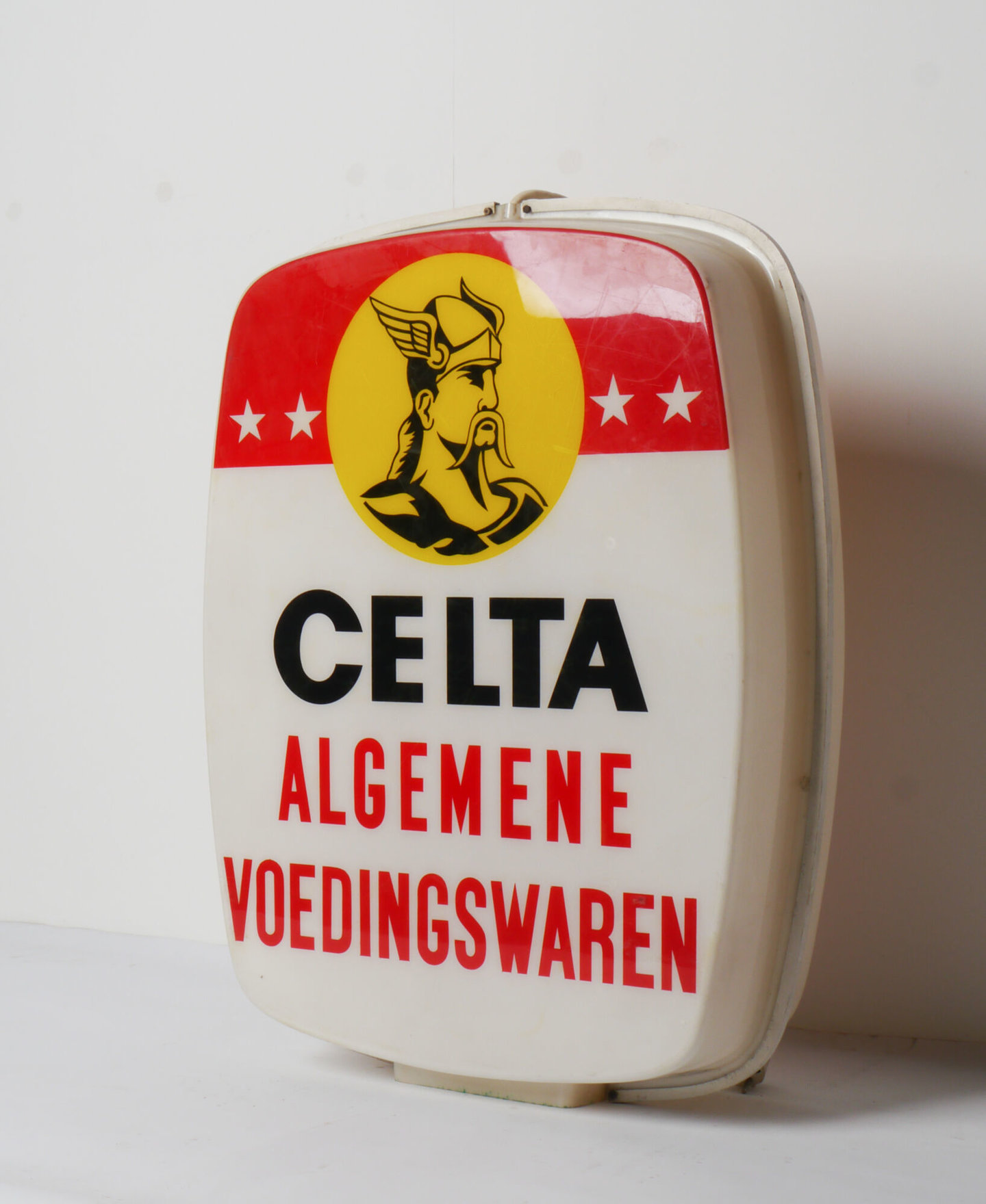 Lichtbak met reclame voor bier van het merk Celta