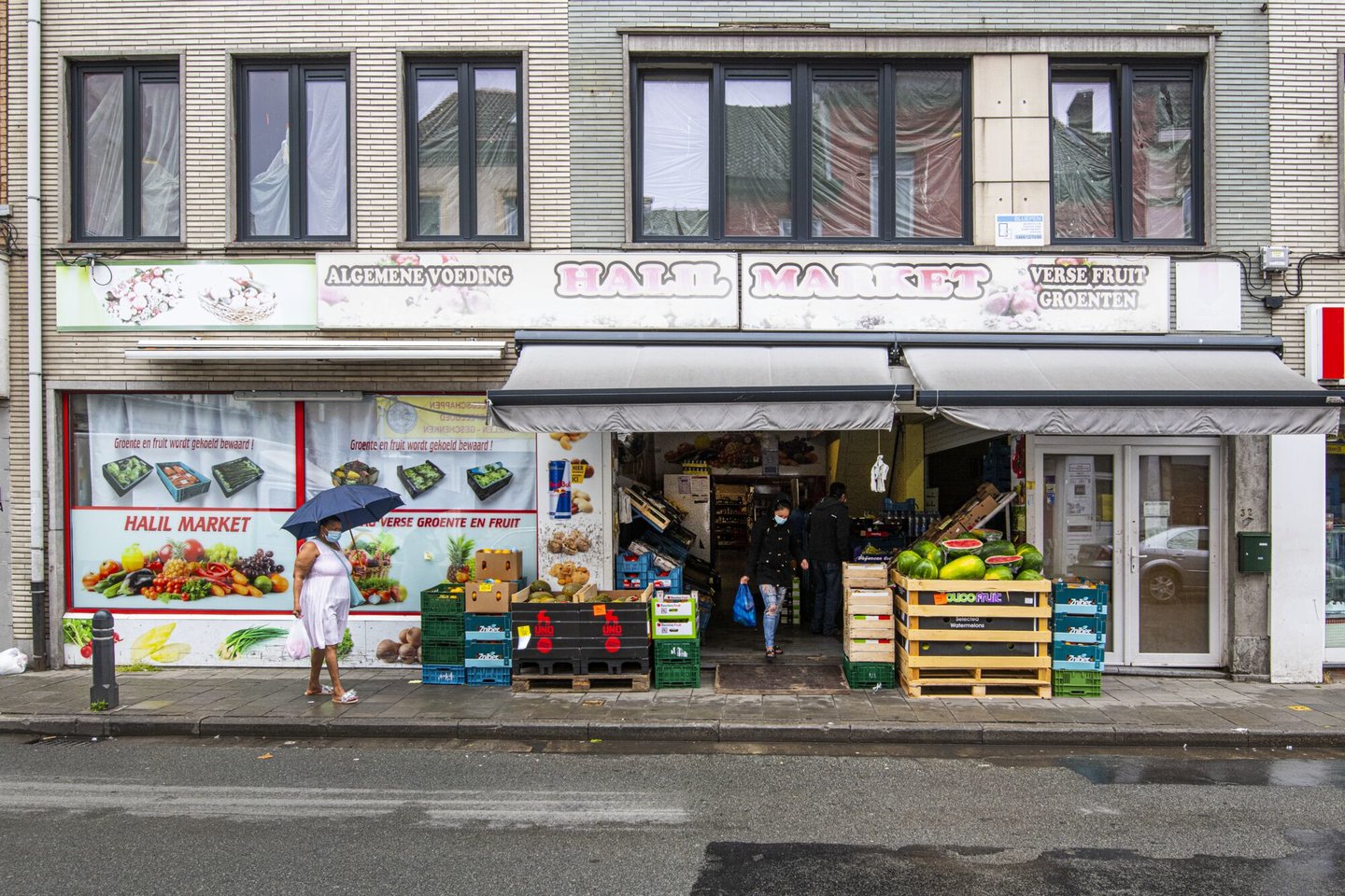 Etalage van Hali Market, een winkel van algemene voeding in Gent