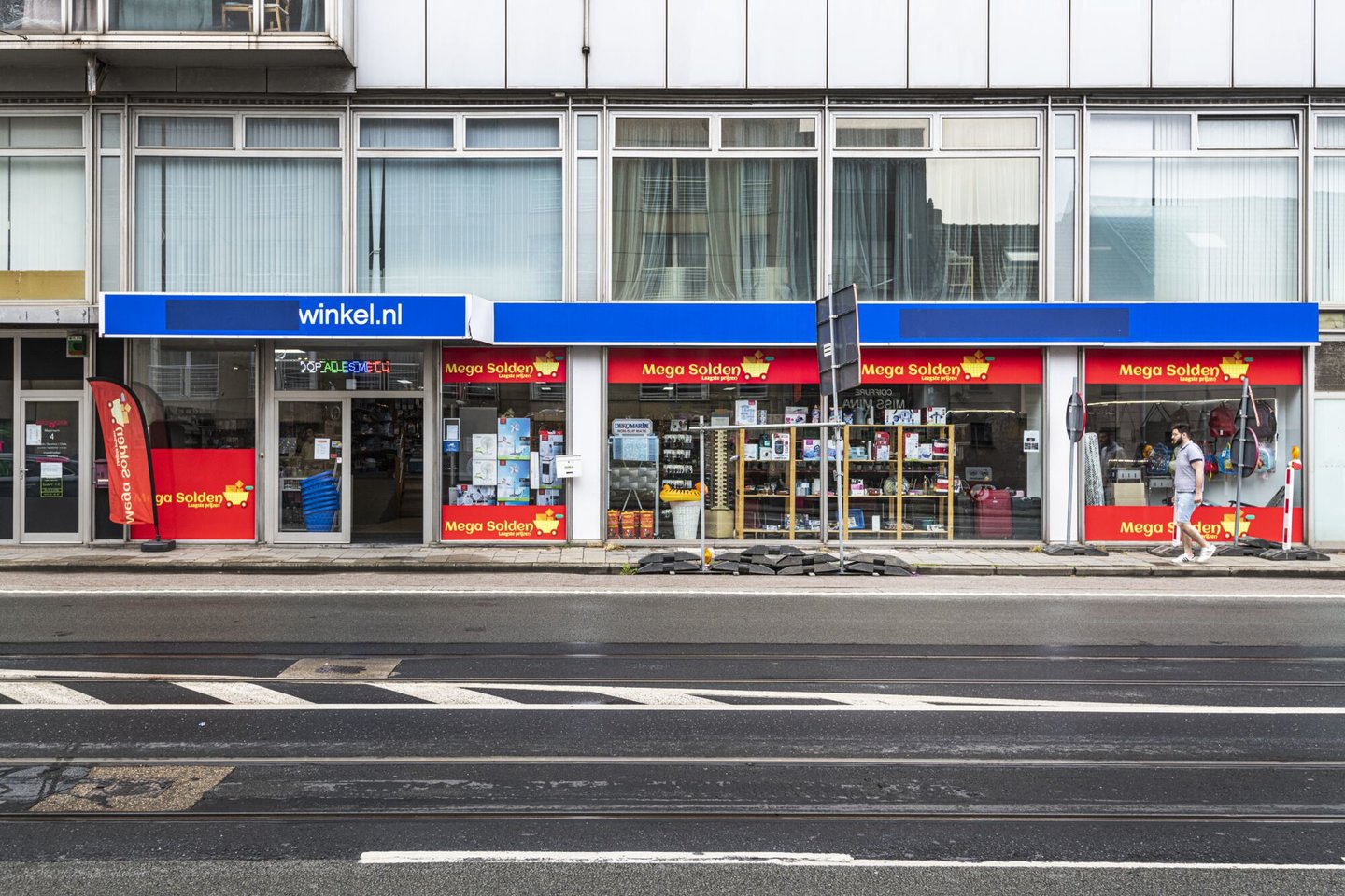 Etalage van warenhuis Megasolden in Gent