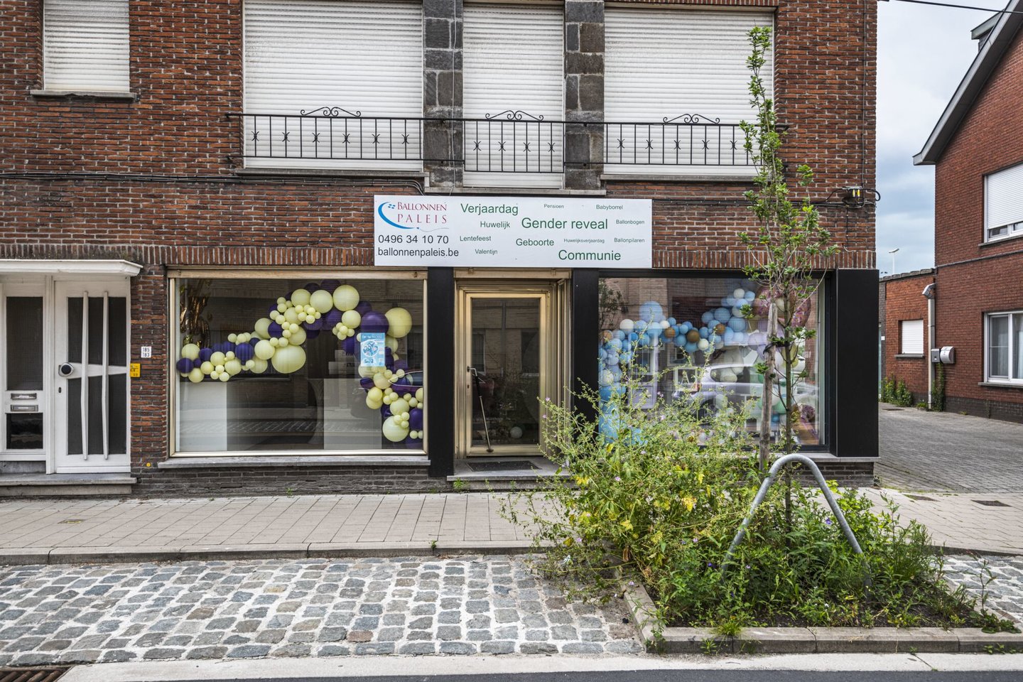 Etalage van Ballonnen Paleis, een winkel voor gelegenheidsballonen in Oostakker