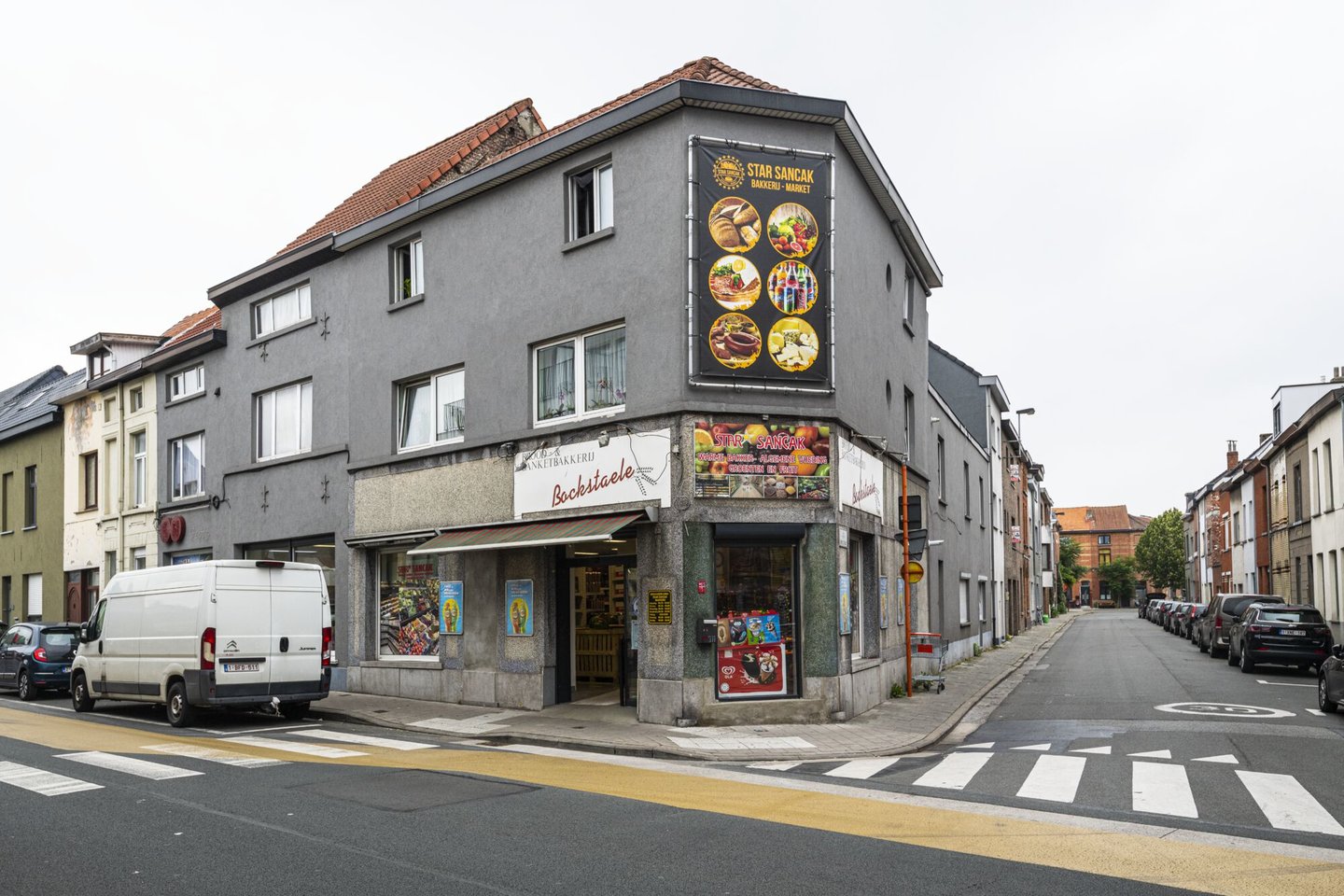 Etalage van Star Sancak, een winkel van algemene voeding in Gent