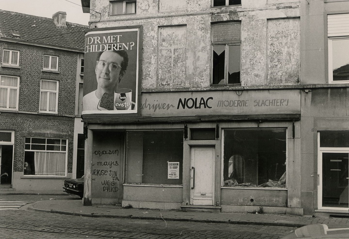 Gevel van leegstaand winkelpand in Gent