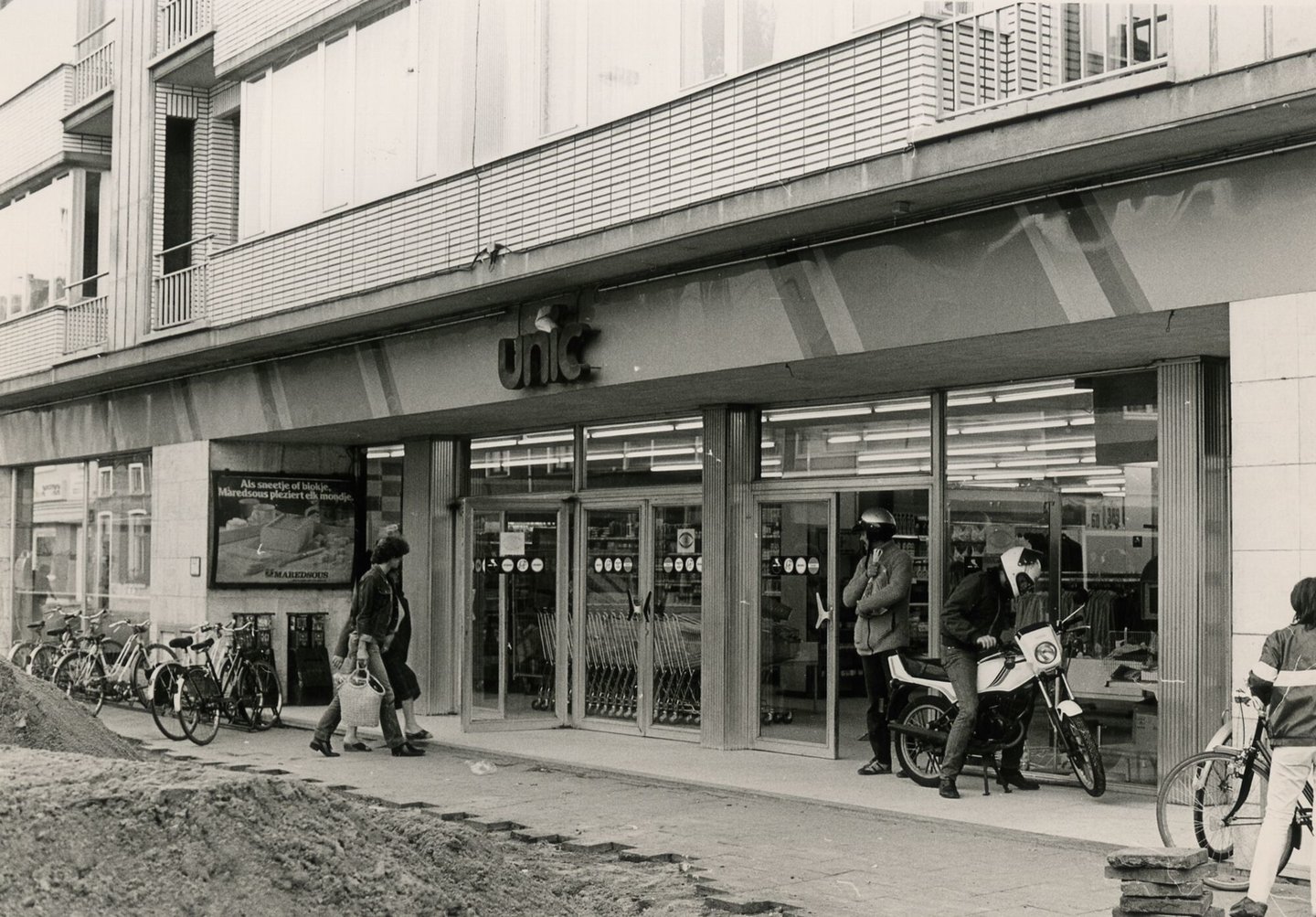 Etalage van een UNIC supermarkt in Gent