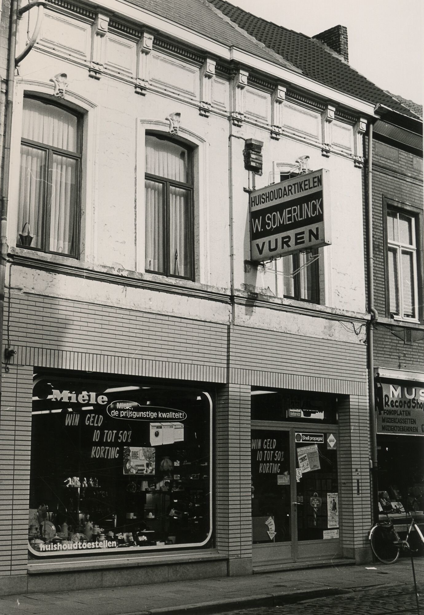 Etalage van een elektrozaak Somerlinck in Gent