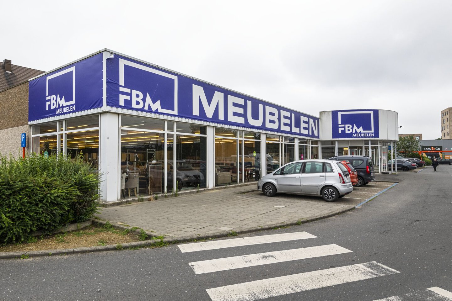Etalage van meubelwinkel FBM Meubelen in Gent