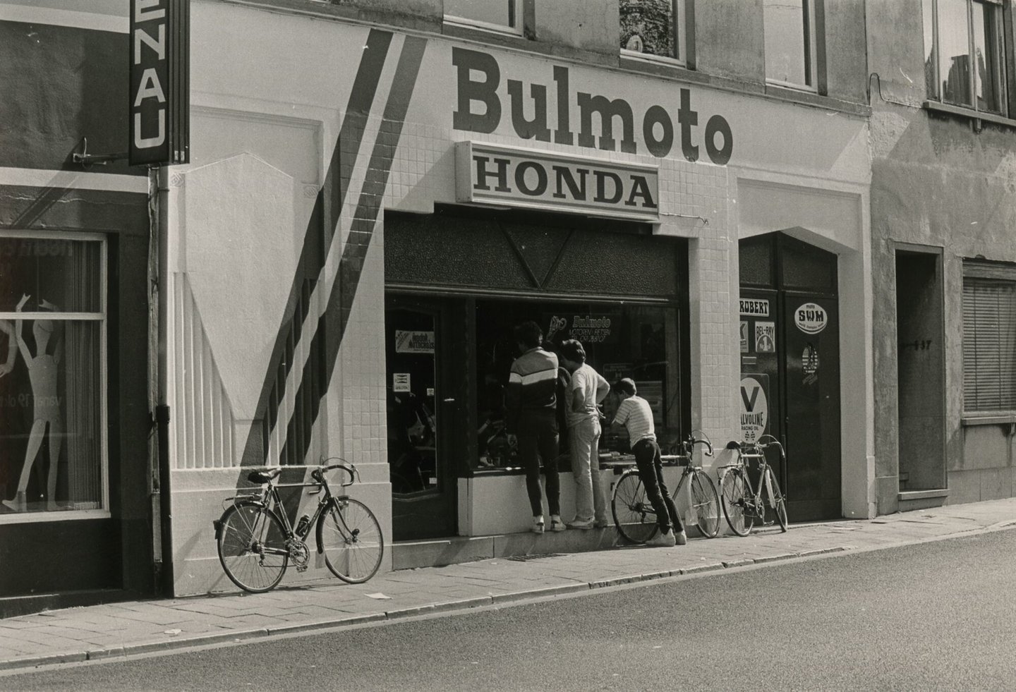 Etalage van motorfietshandel Bulmoto in Gent