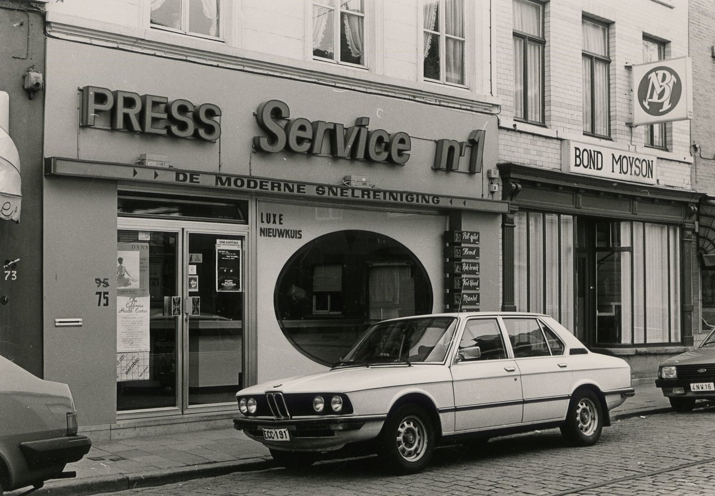 Etalage van nieuwkuis Press Service nr. 1 in Gent