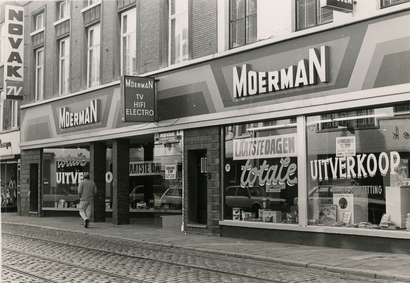Etalage van elektrozaak Moerman in Gent