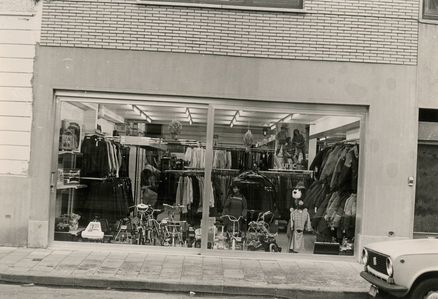 Etalage van een kledingwinkel in Gent