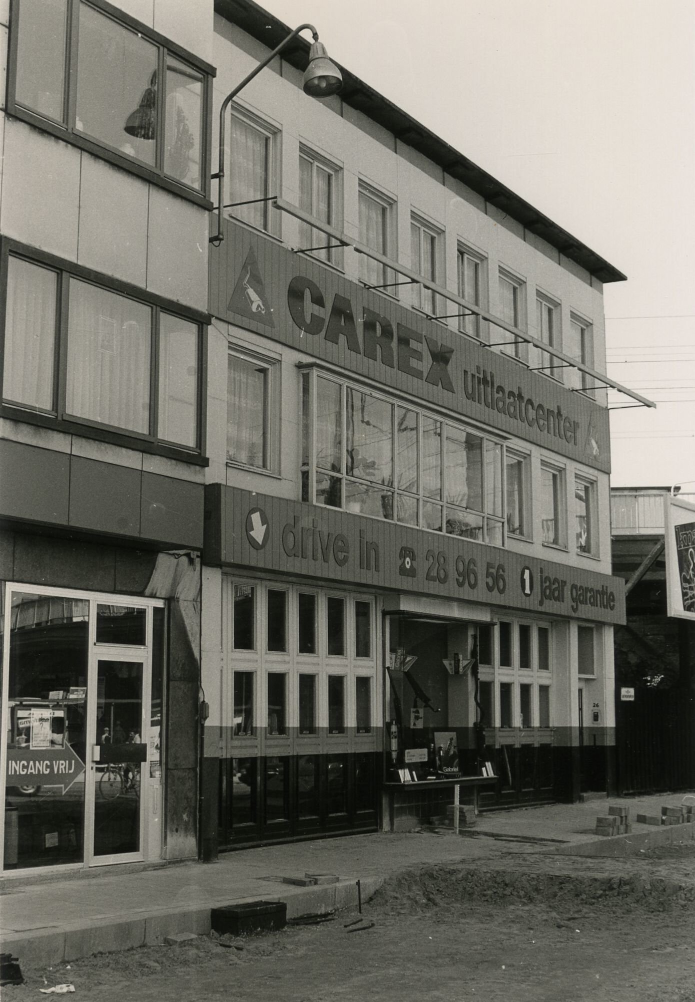 Etalage van uitlaatcenter CAREX in Gent