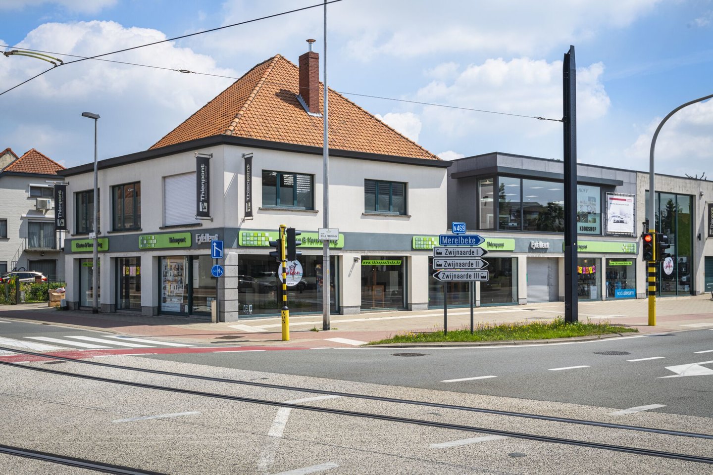 Etalage van elektrozaak Thienpont verwarming en elektro in Zwijnaarde