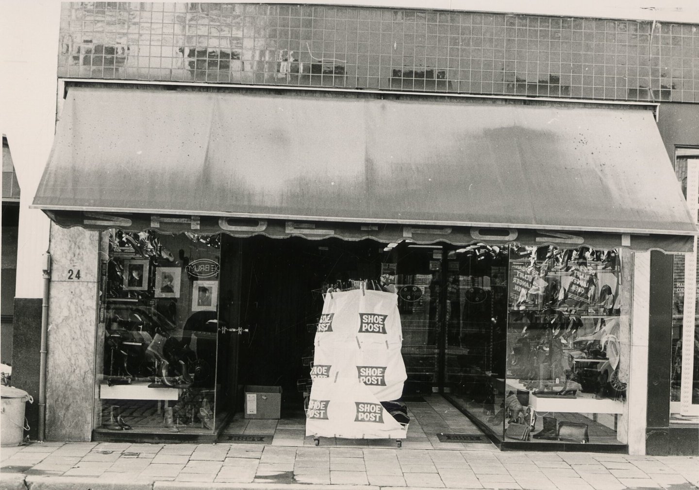 Etalage van schoenwinkel Shoe Post in Gent