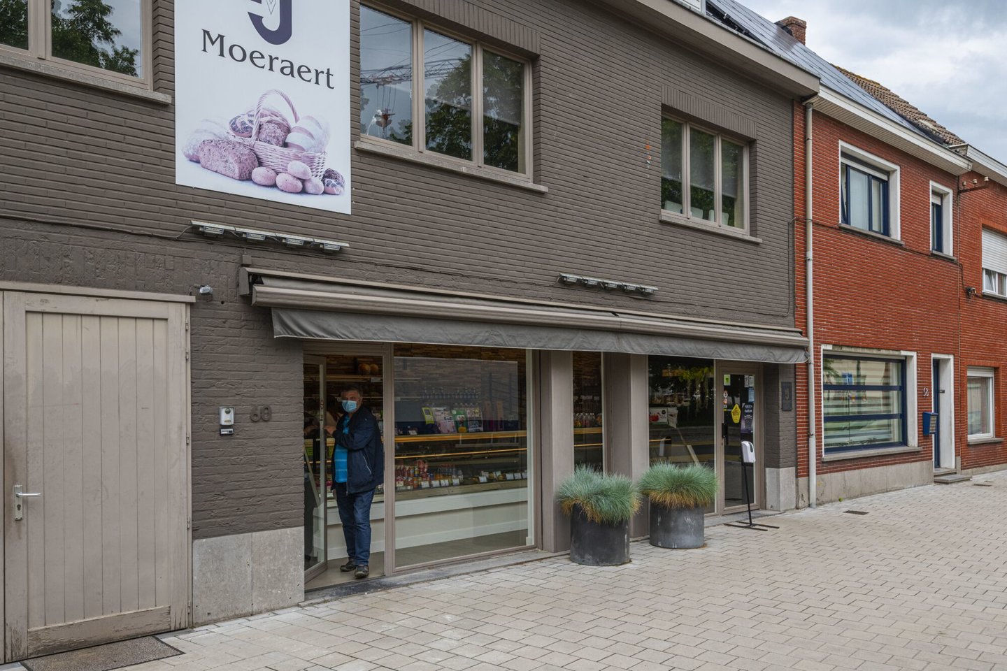 Etalage van bakkerij Moeraert in Oostakker