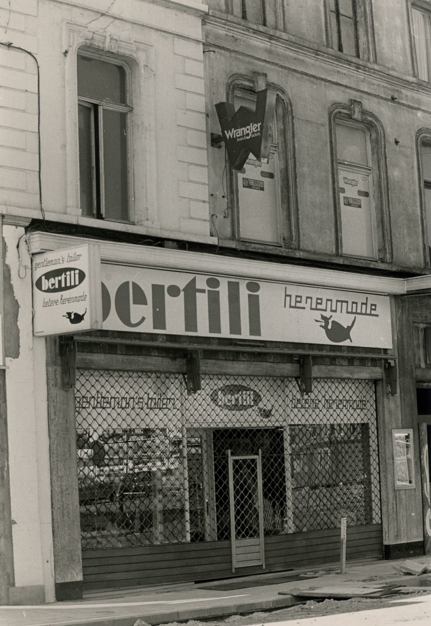 Etalage van kledingwinkel Bertili in Gent