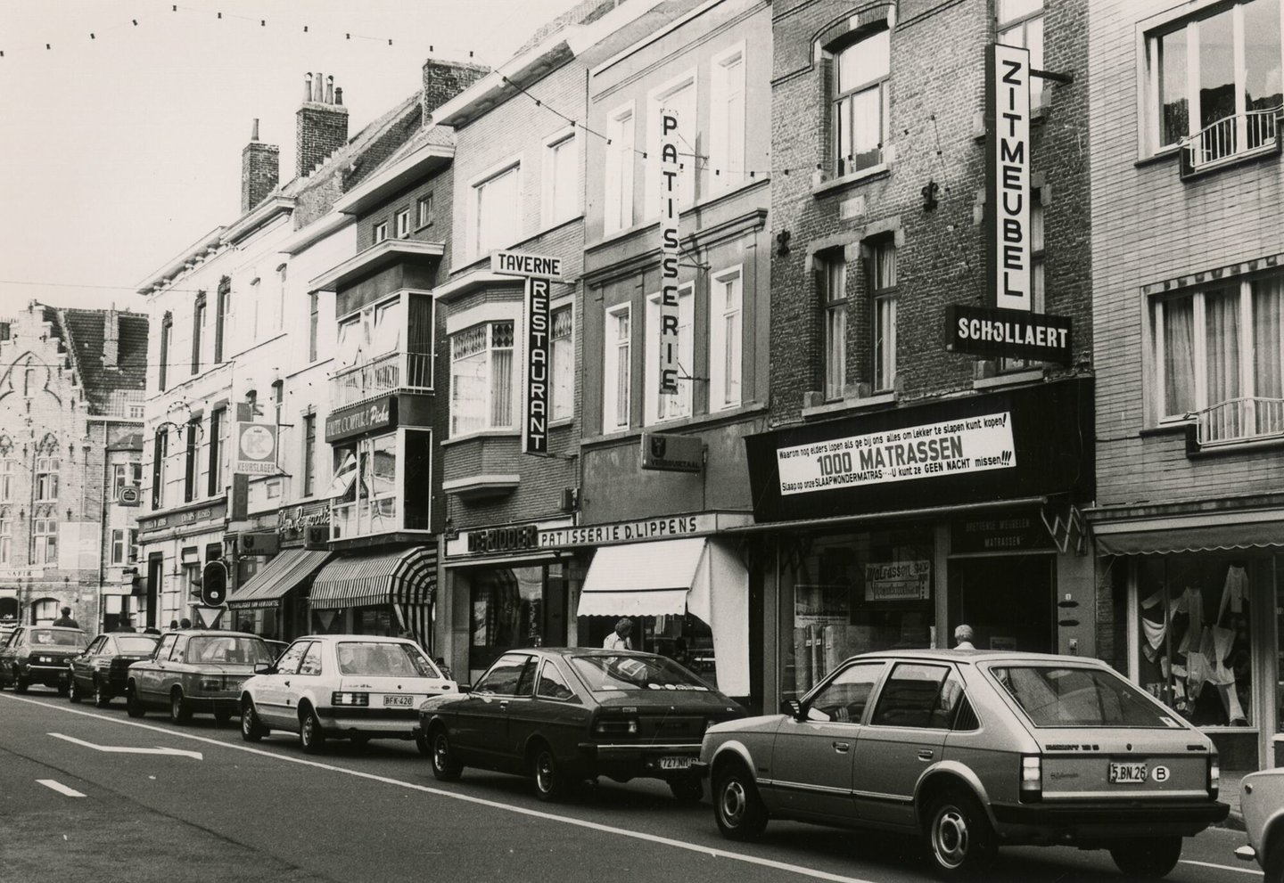 Straatbeeld met gevels en etalages in Gent