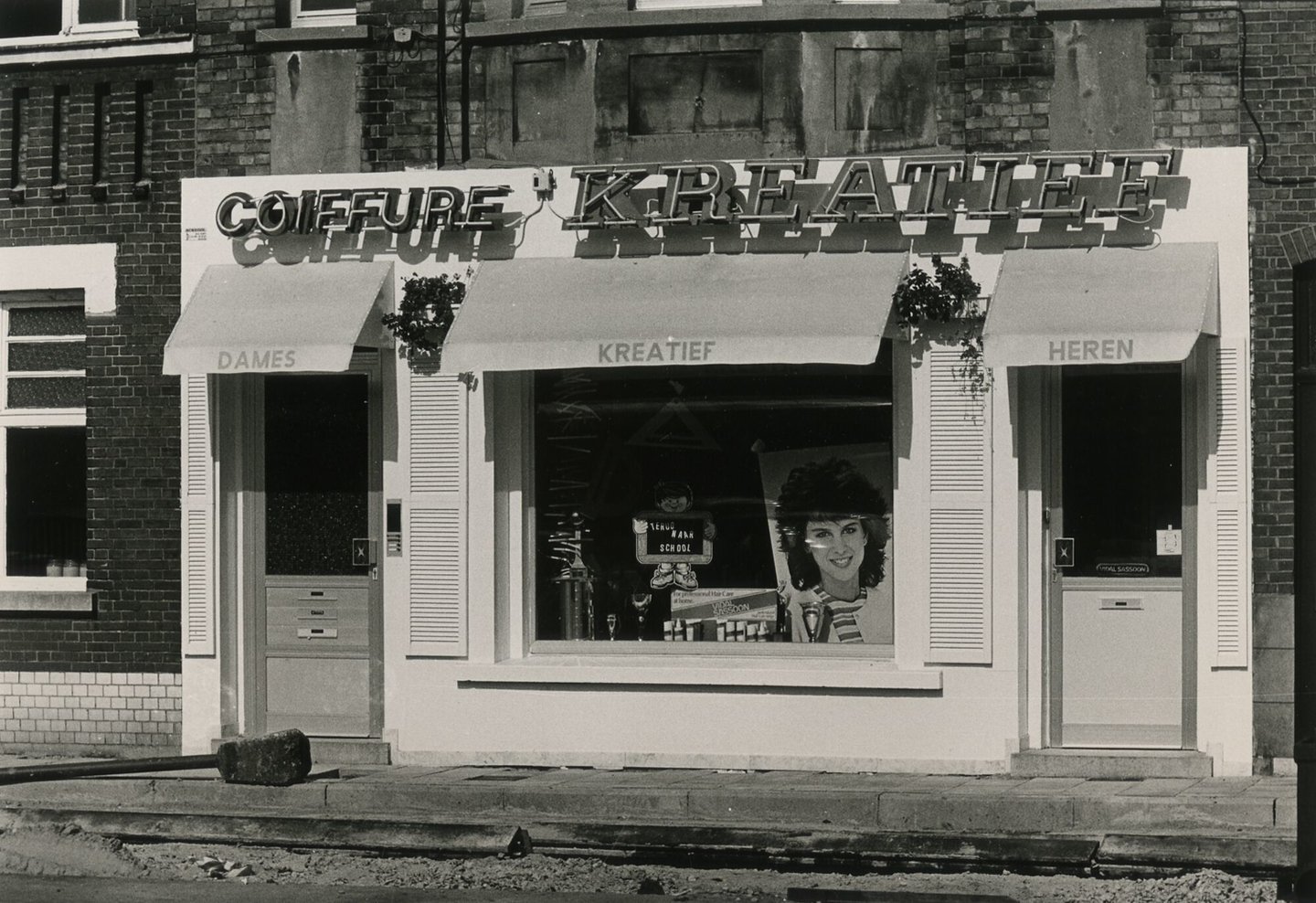 Etalage van kapsalon KREATIEF in Gent