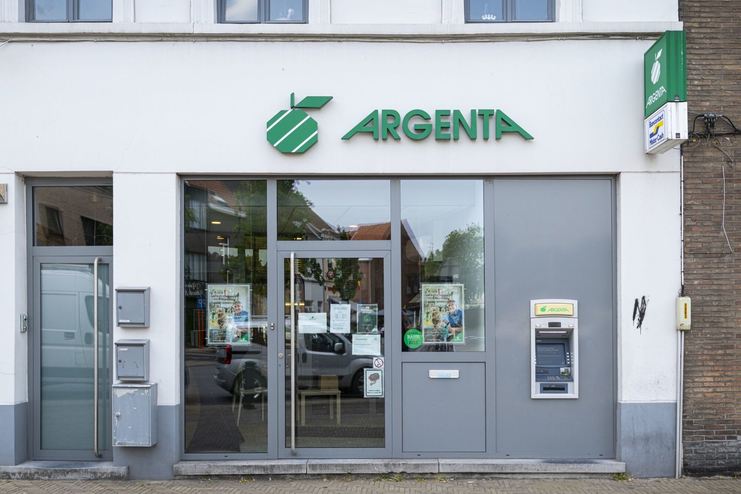 Gevel van een Argenta bank in Gentbrugge