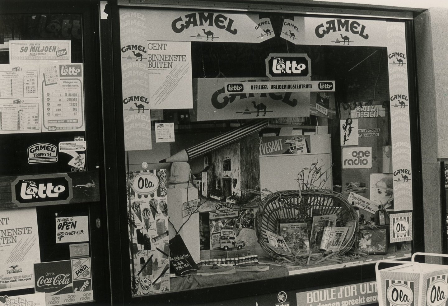 Etalage van een rookwarenwinkel in Gent