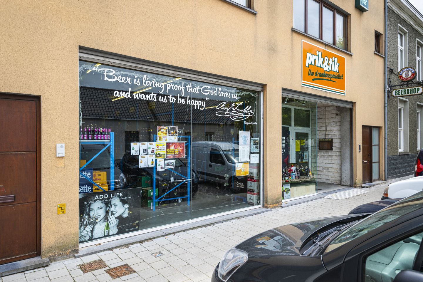 Etalage van drankenhandel prik&tik - Geers in Oostakker