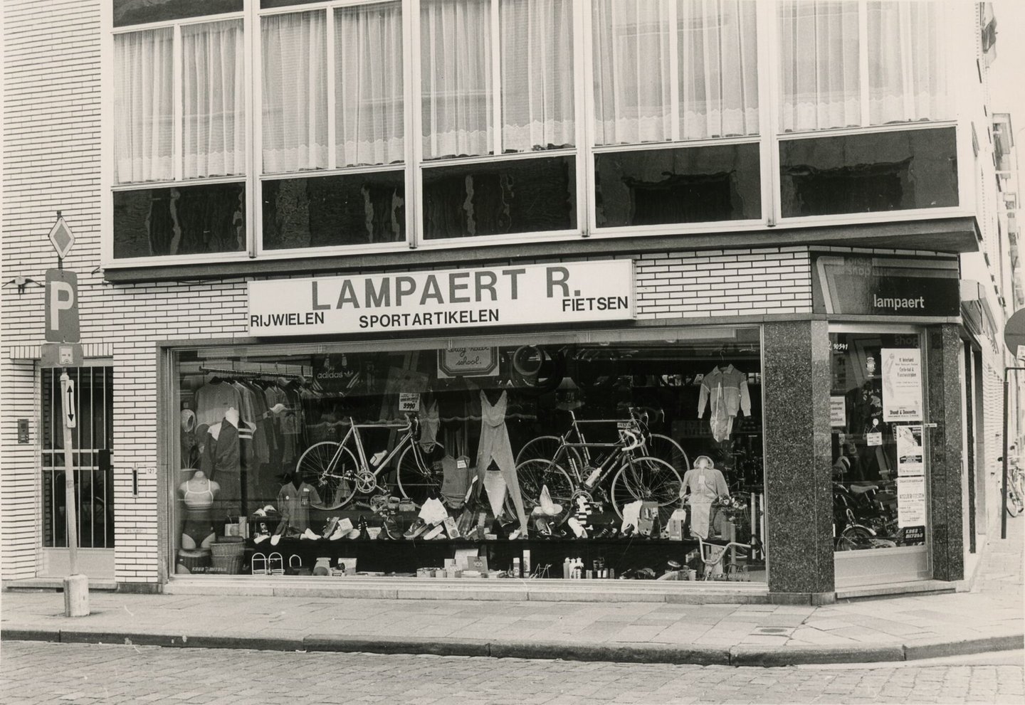 Etalage van fietswinkel Lampaert Gent