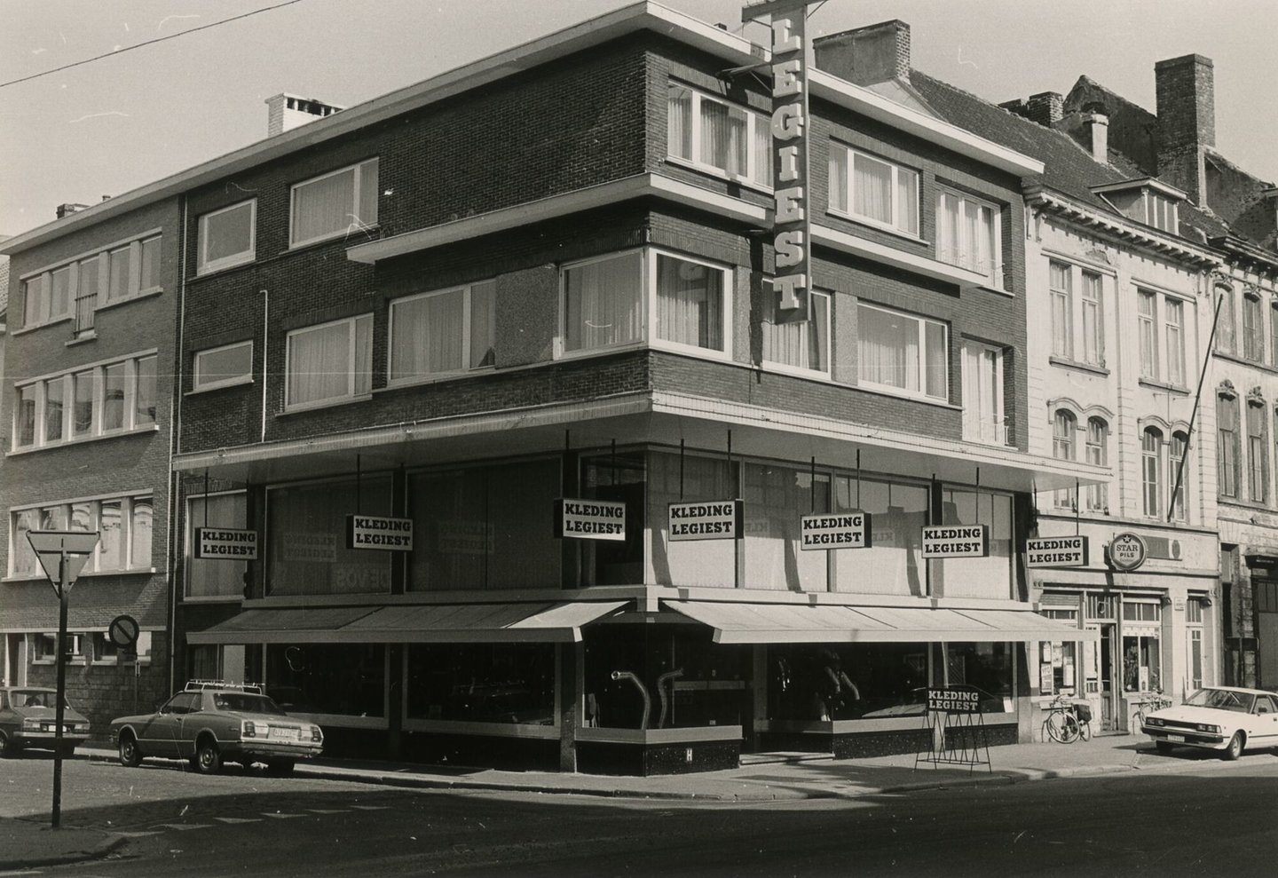 Etalage van kledingwinkel Legiest in Gent