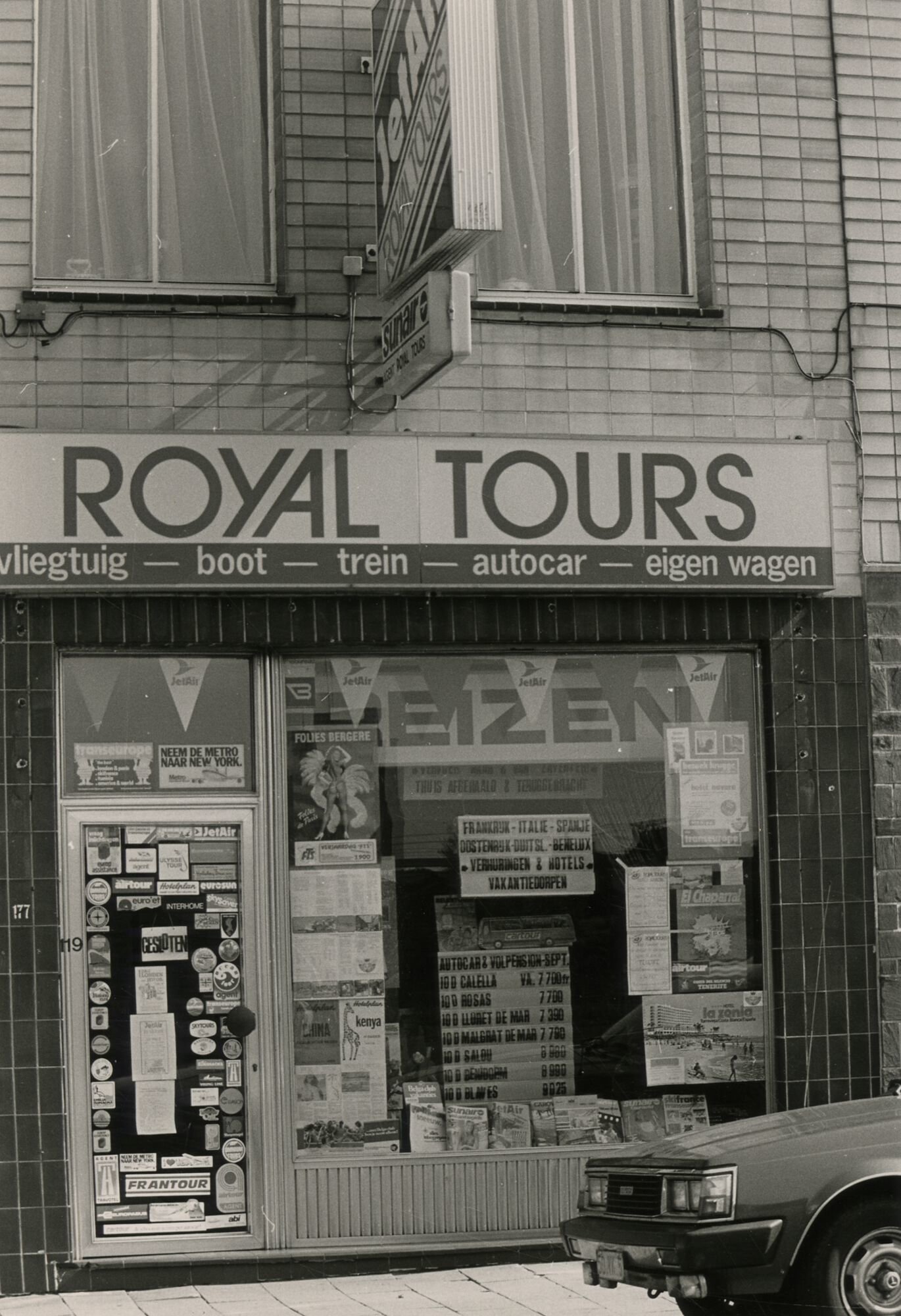 Etalage van reisbureau Royal Tours in Gent