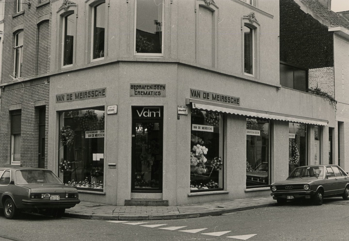 Etalage van begrafenisonderneming Van de Meirssche in Gent