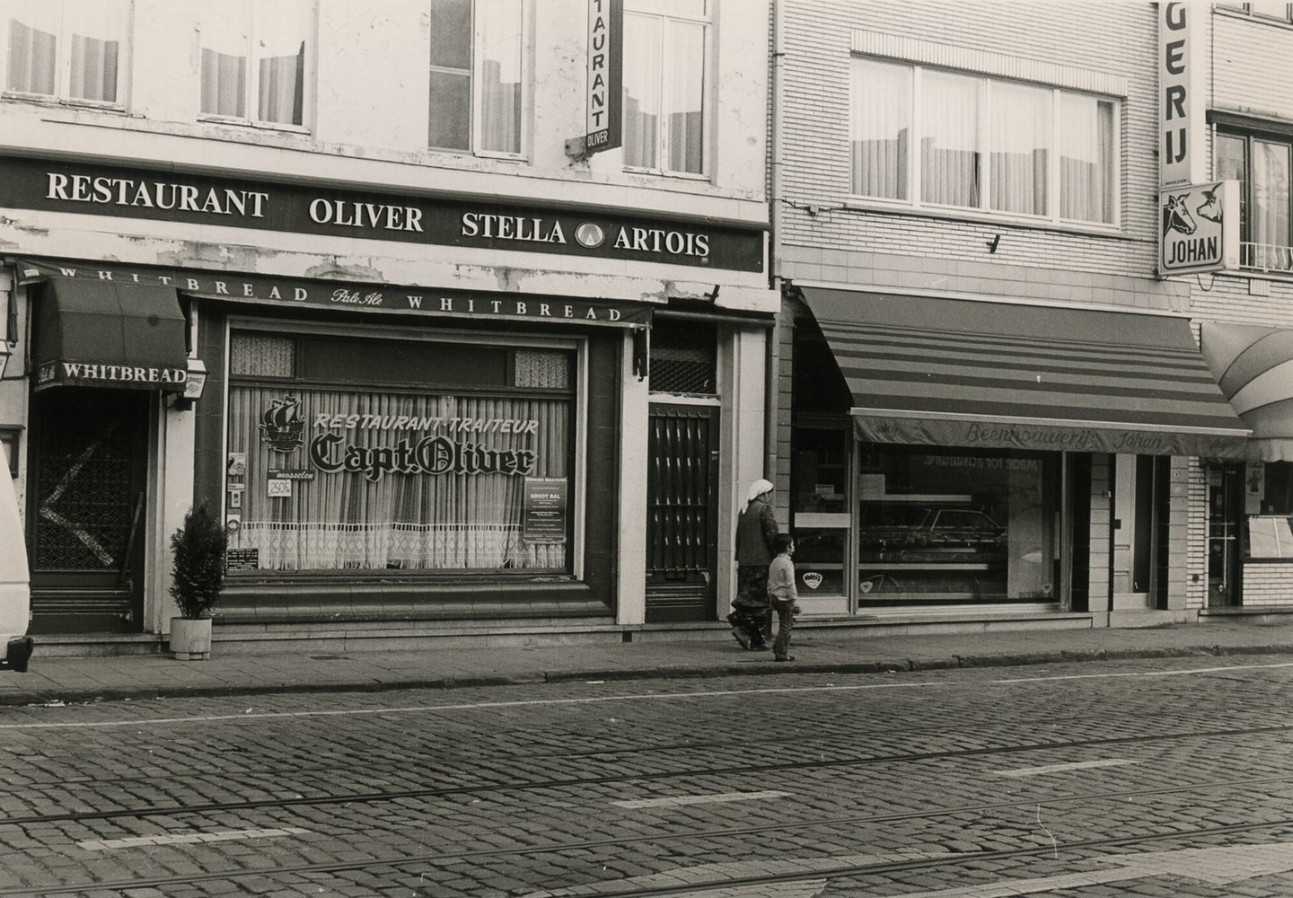 Straatbeeld met gevel van restaurant Oliver en slagerij Johan in Gent
