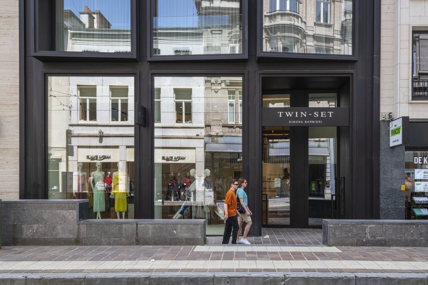 Etalage van kledingwinkel Twin Set in Gent