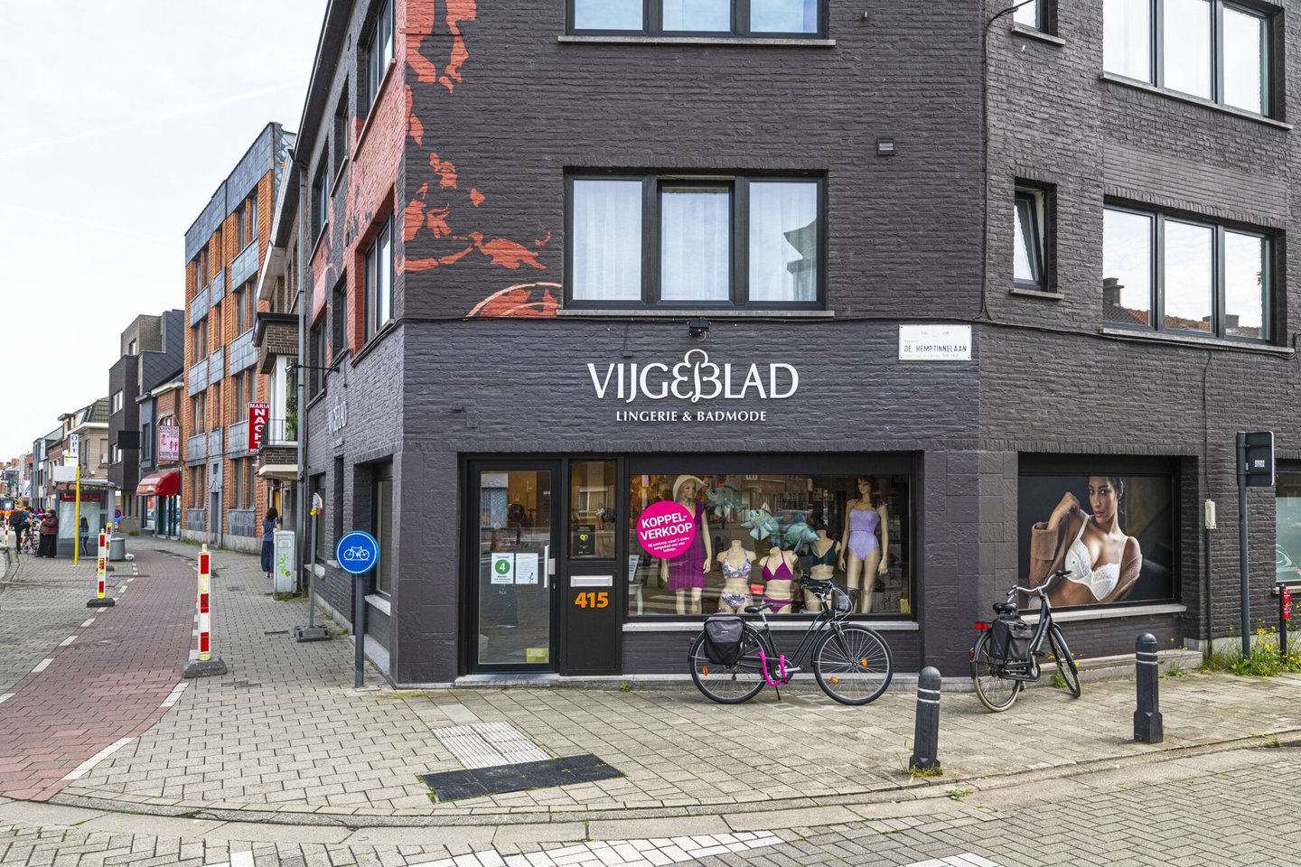 Etalage van lingeriewinkel Vijgeblad in Mariakerke
