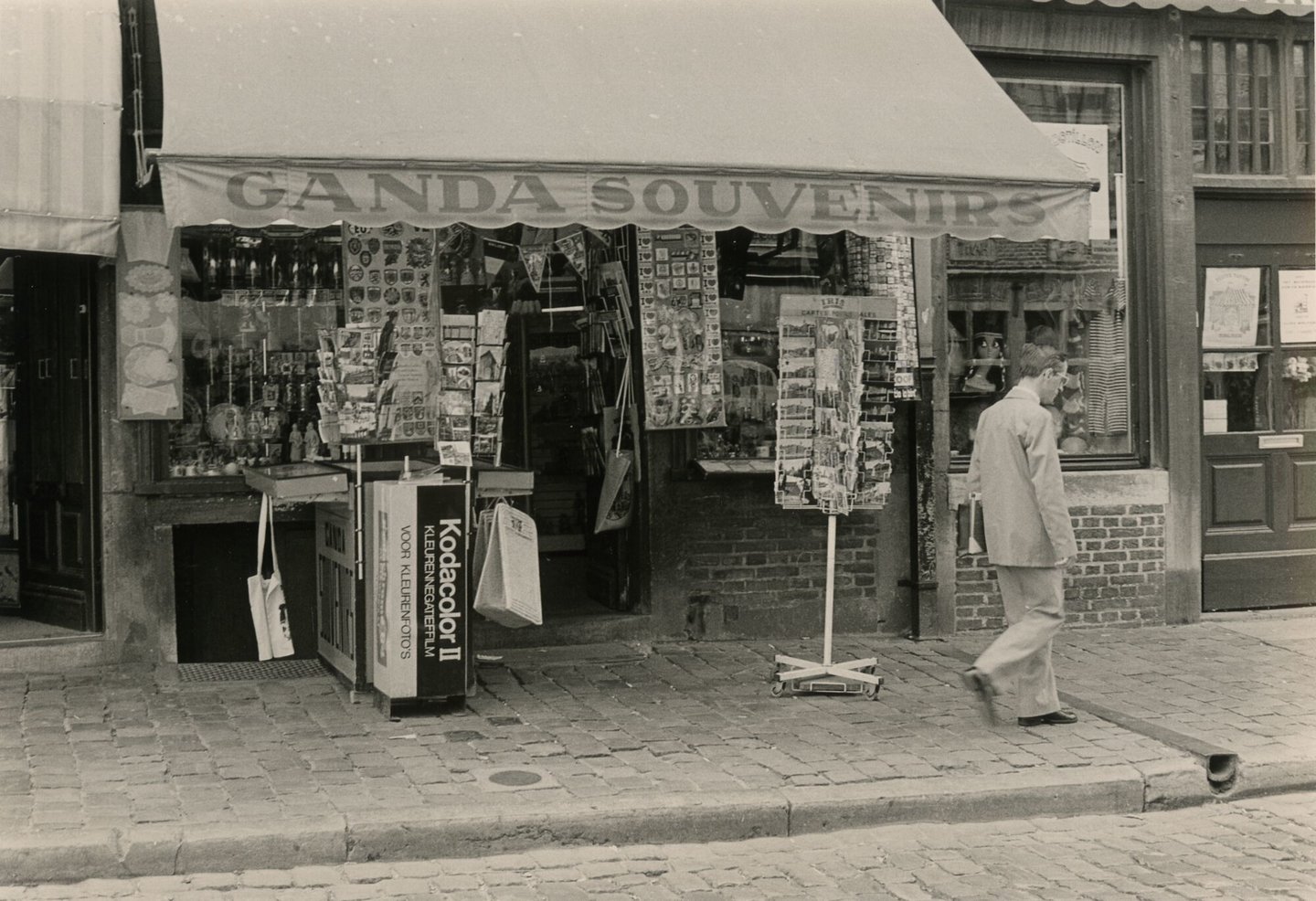 Etalage van souvenirwinkel Ganda Gent