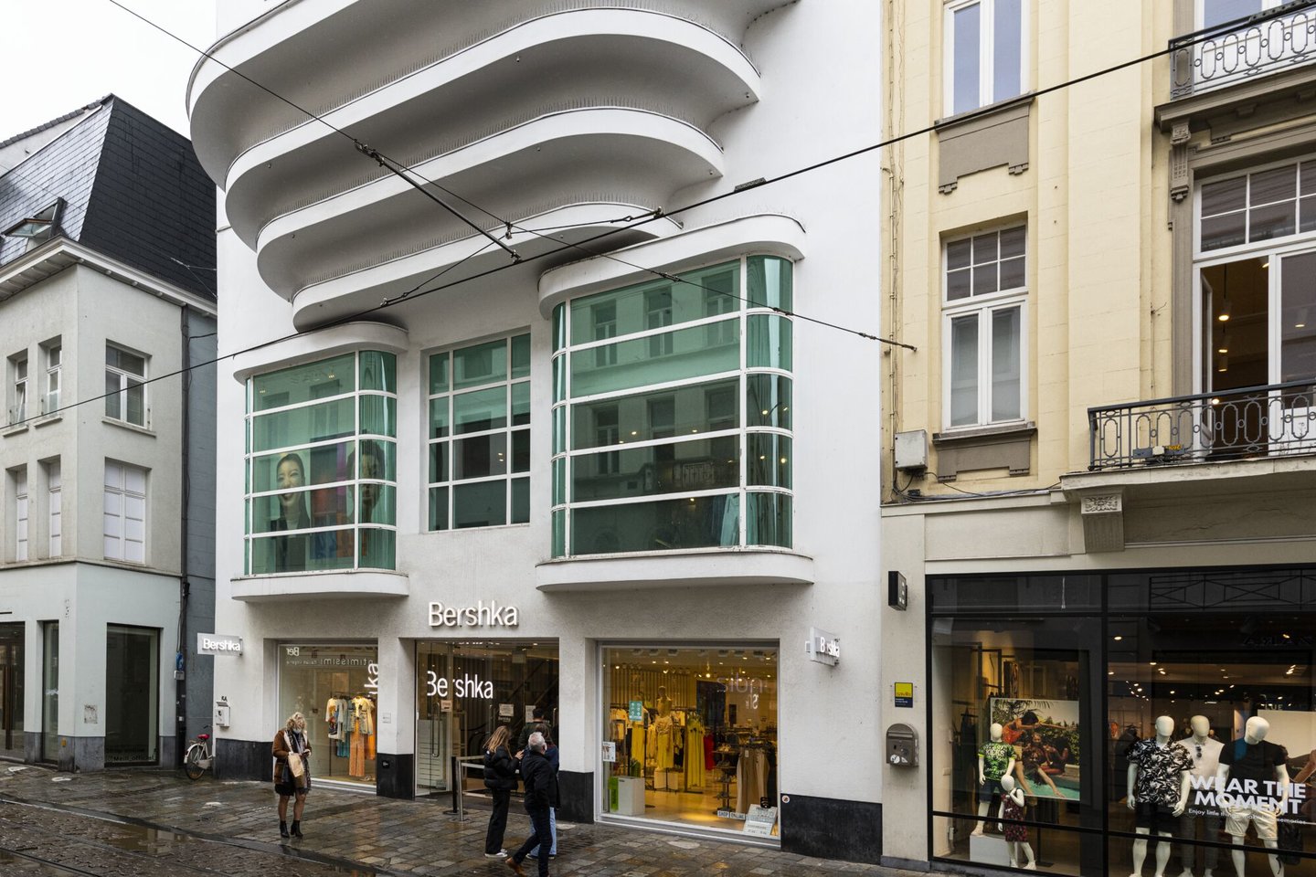 Etalage van kledingwinkel Berschka in Gent