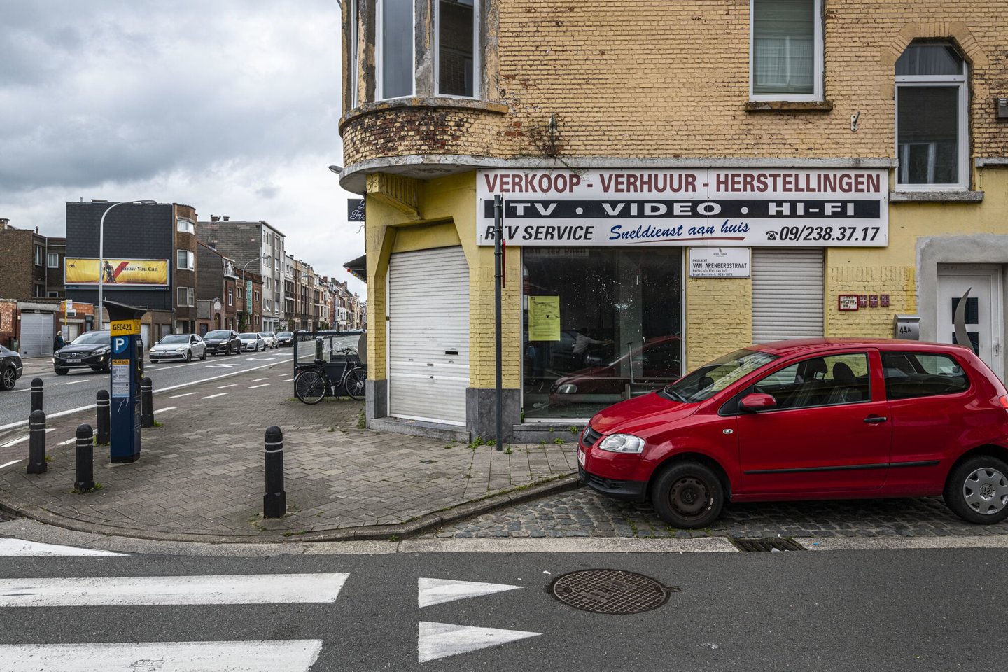 Etalage van een leegstaand handelspand in Gent