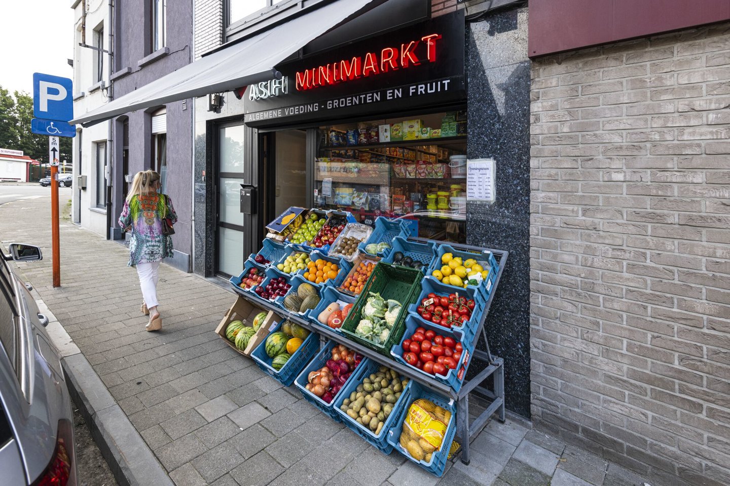 Etalage van Asifi MiniMarkt, een winkel van algemene voeding in Wondelgem