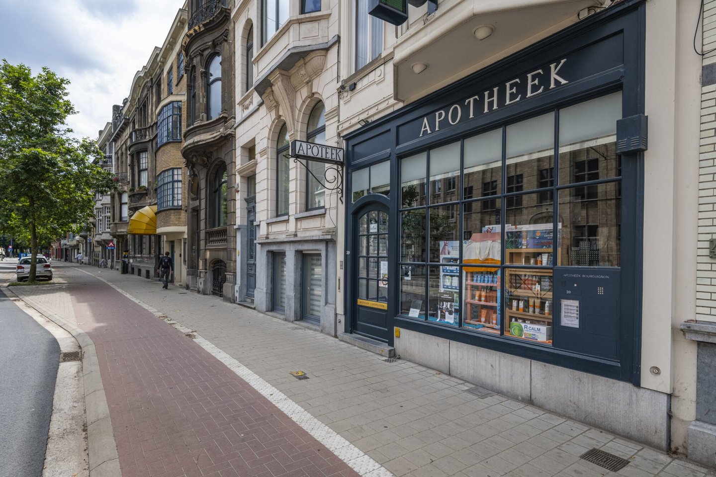 Etalage van apotheek Bourguignon in Gent