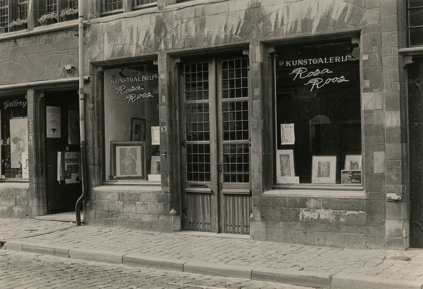 Etalage van kunstgalerij Rosa Roos in Gent