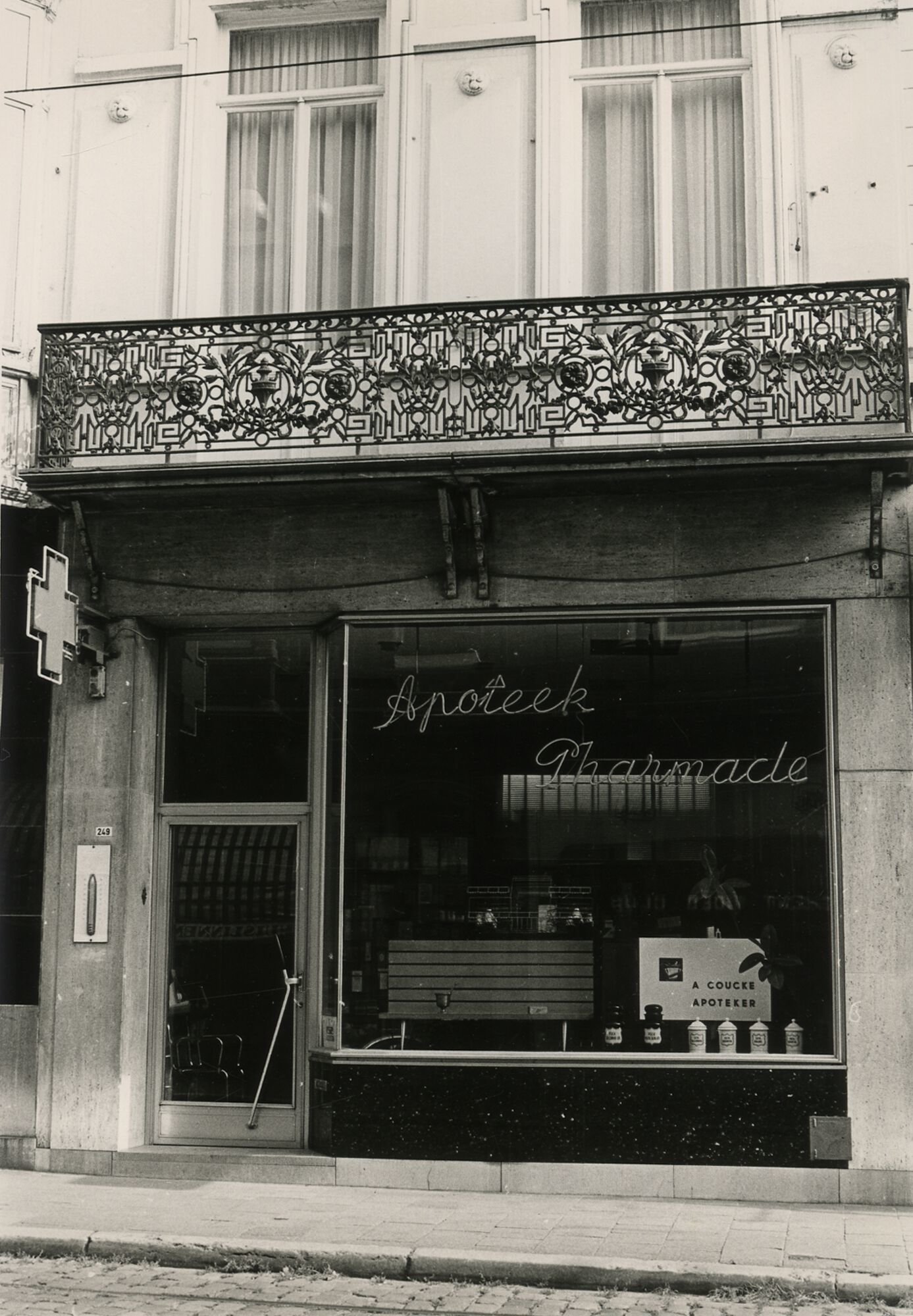 Etalage van apotheek A. Coucke in Gent