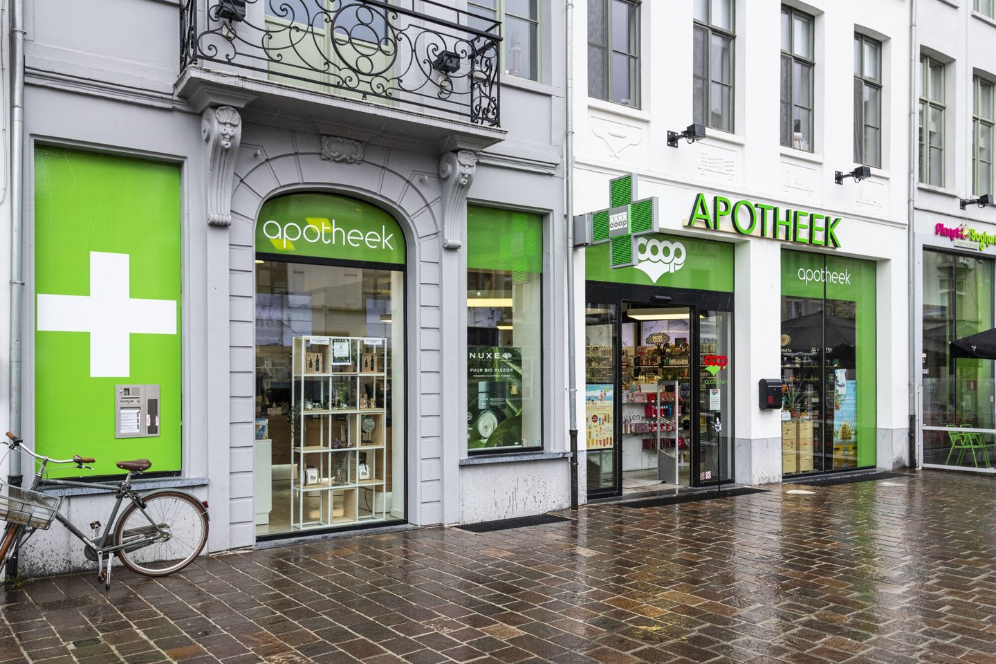 Etalage van apotheek COOP - Sebastien De Maertelaere in Gent