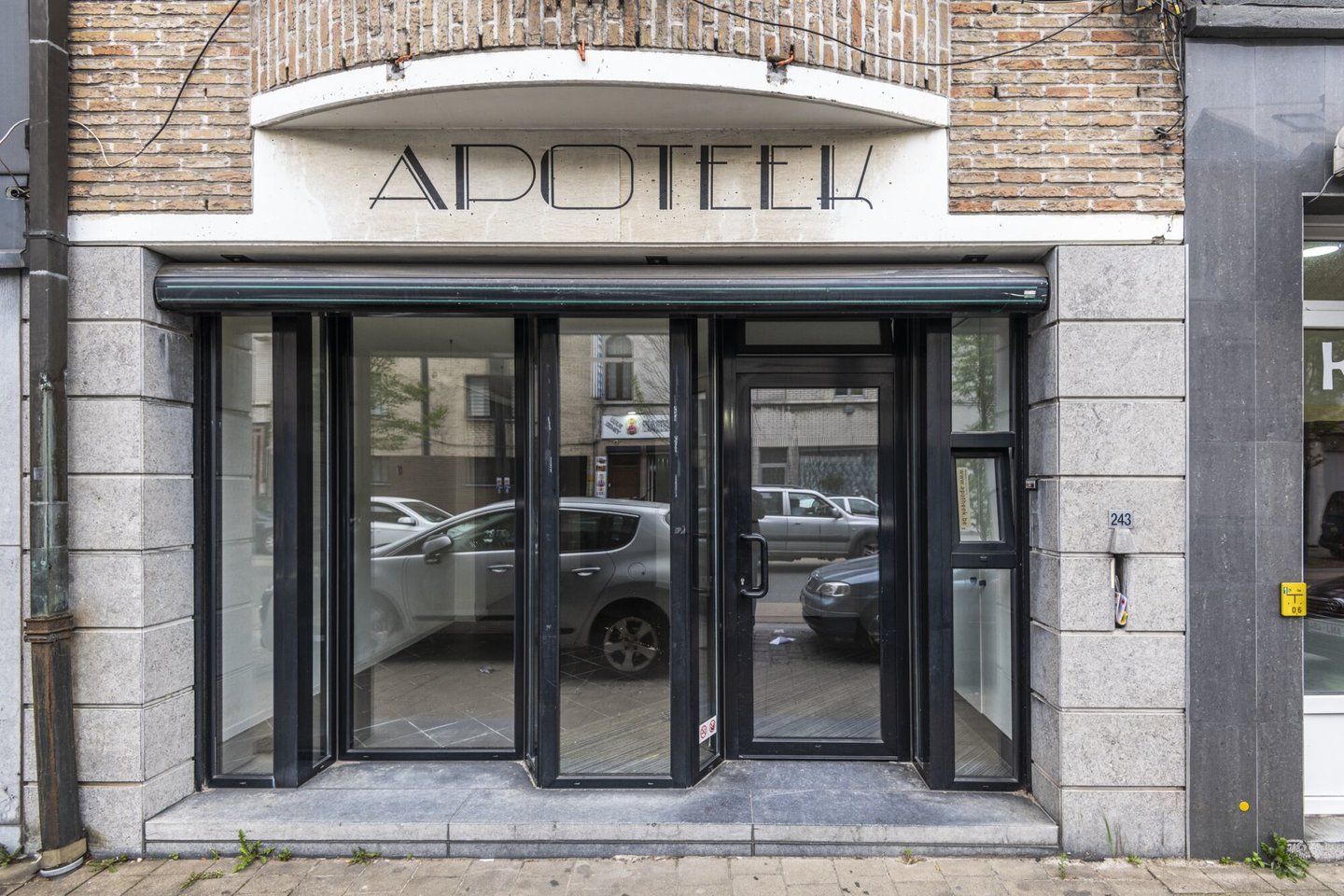 Etalage van een leegstaand handelspand in Gent