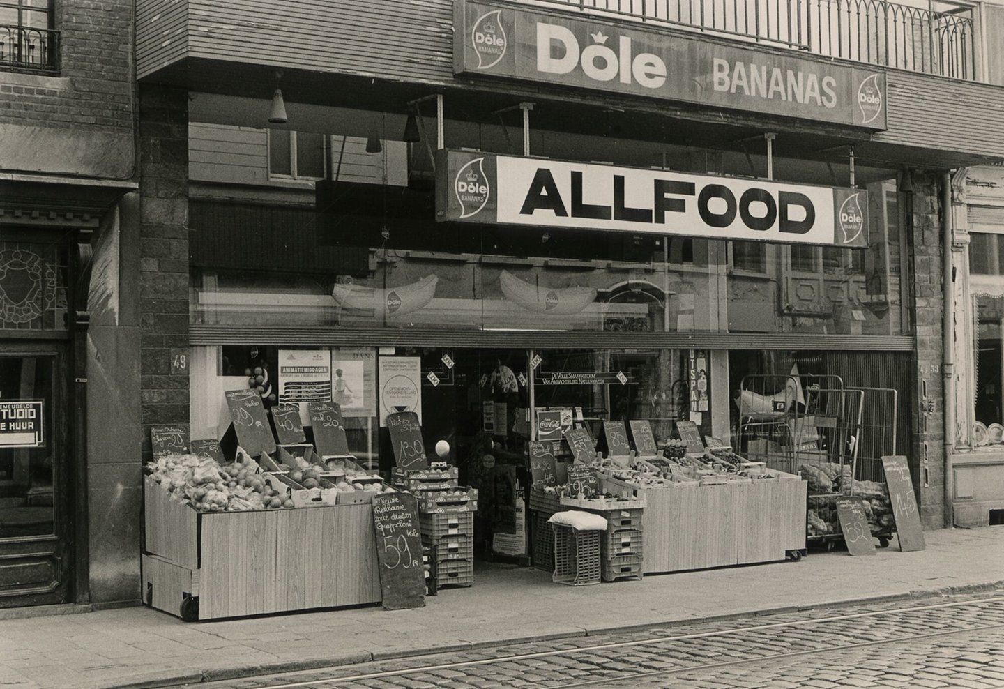 Etalage van kruidenier Alfood in Gent