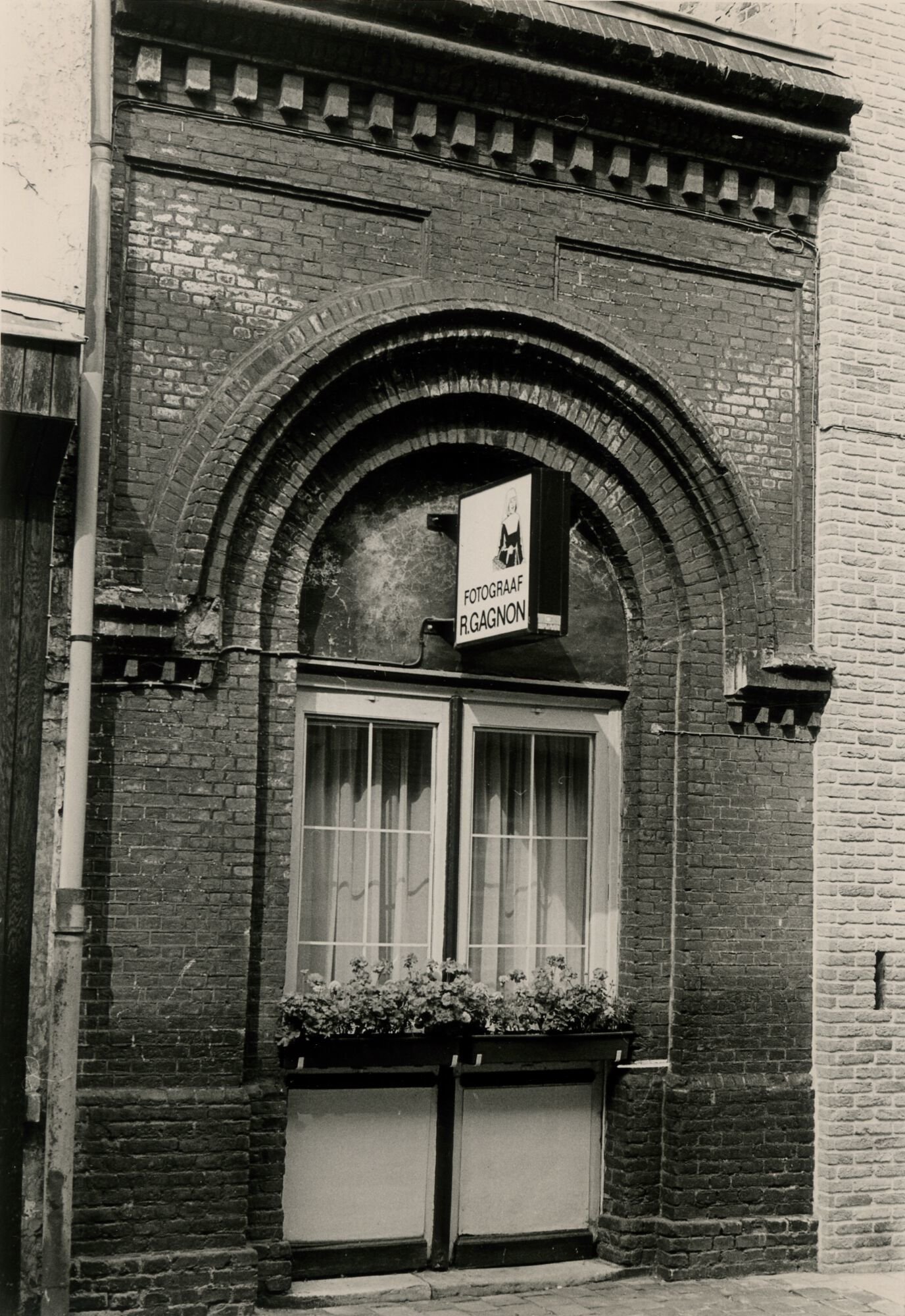 Geveldeel fotograaf R. Gagnon in Gent