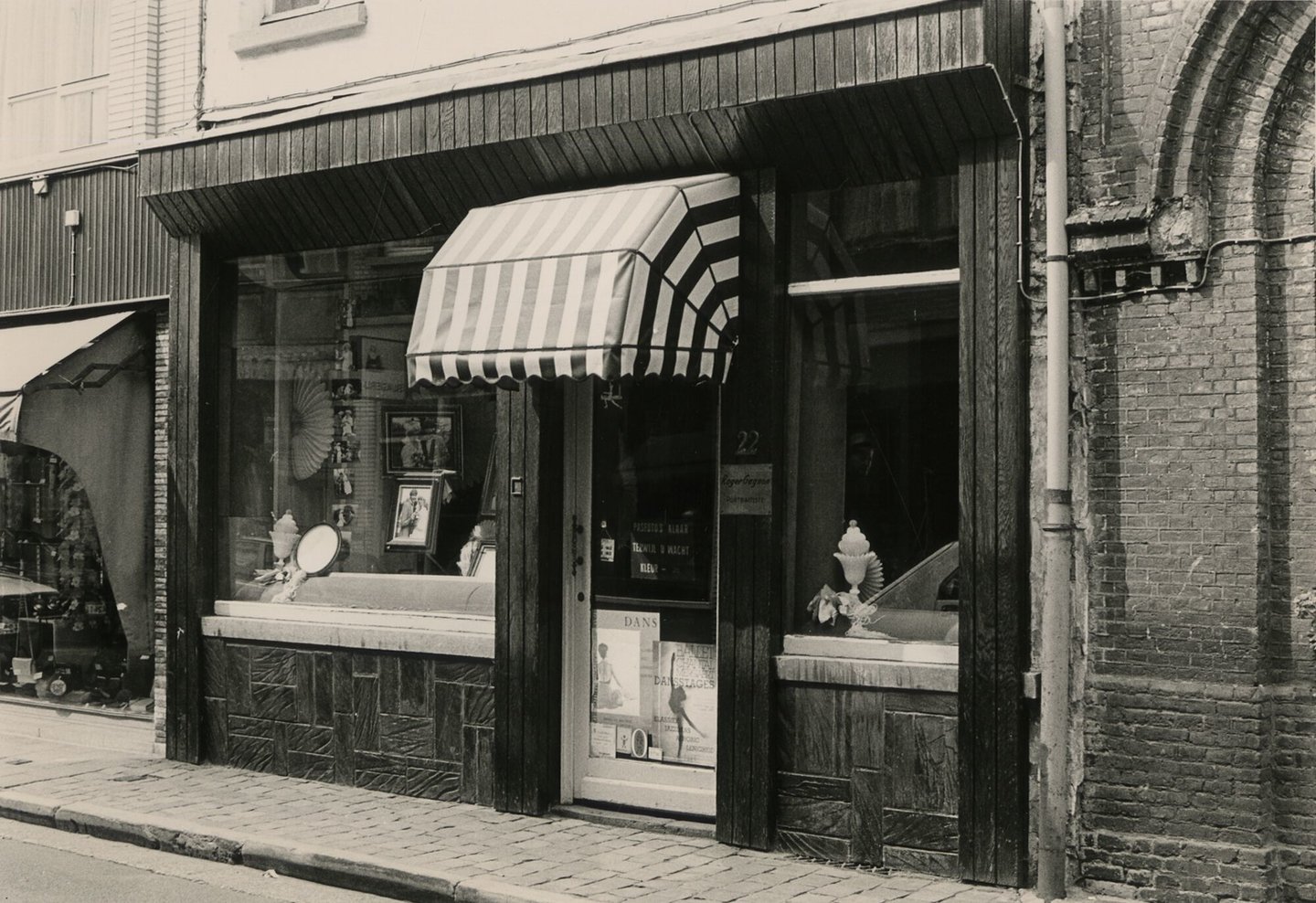 Etalage van fotograaf R. Gagnon in Gent